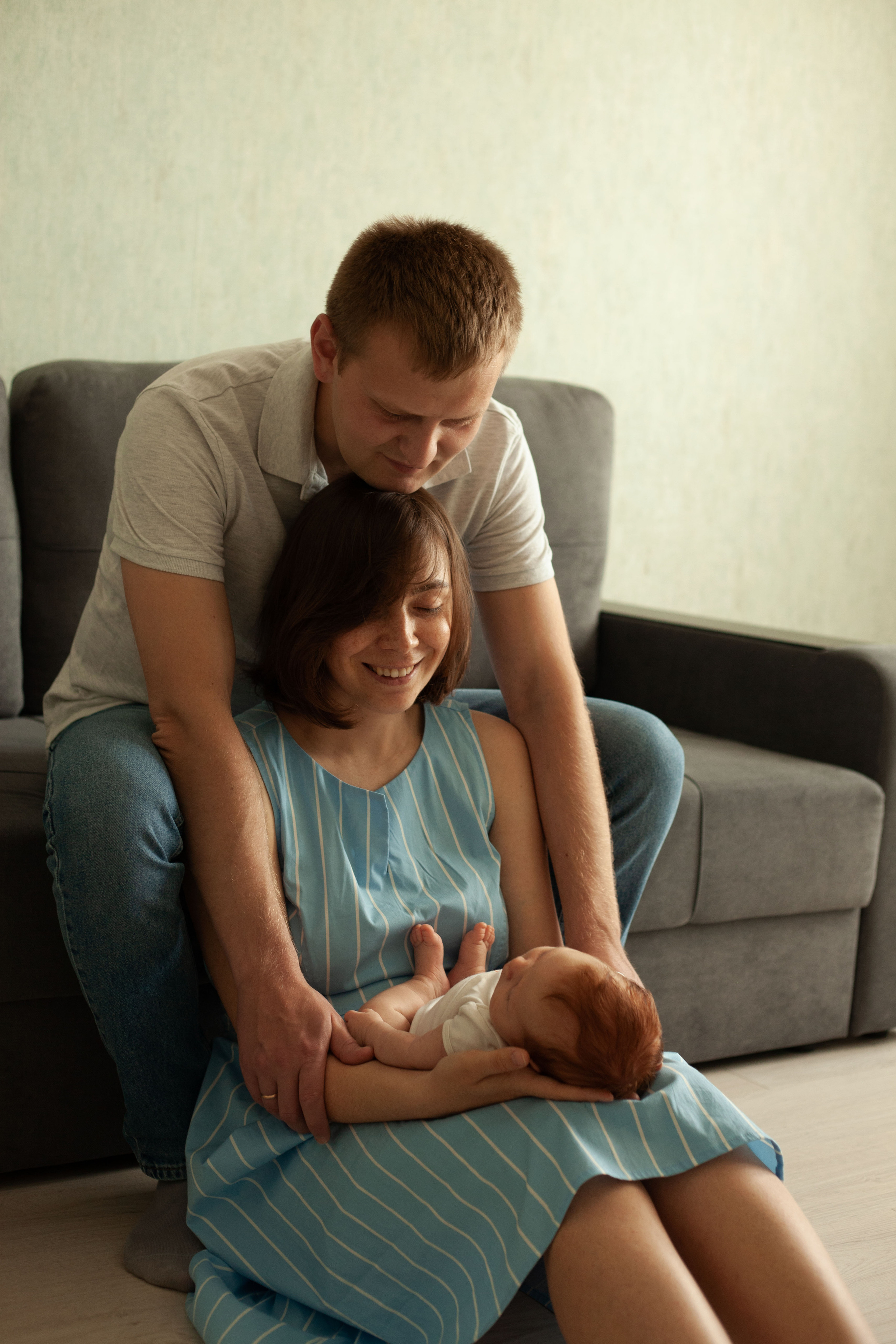 Домашняя фотосессия с новорожденным малышом. Фотограф видеограф Ольга Василевская