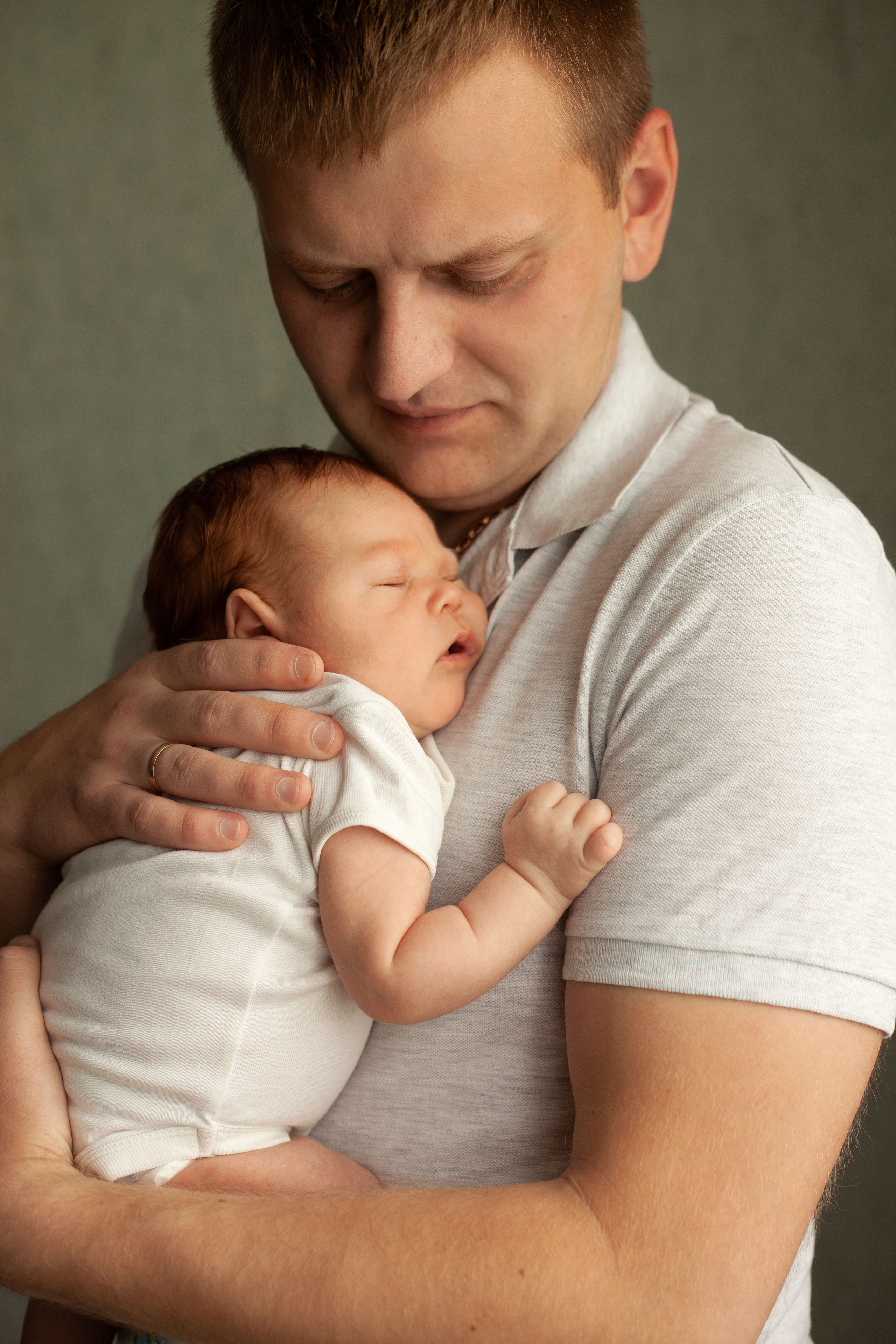 Домашняя фотосессия с новорожденным малышом. Фотограф видеограф Ольга Василевская