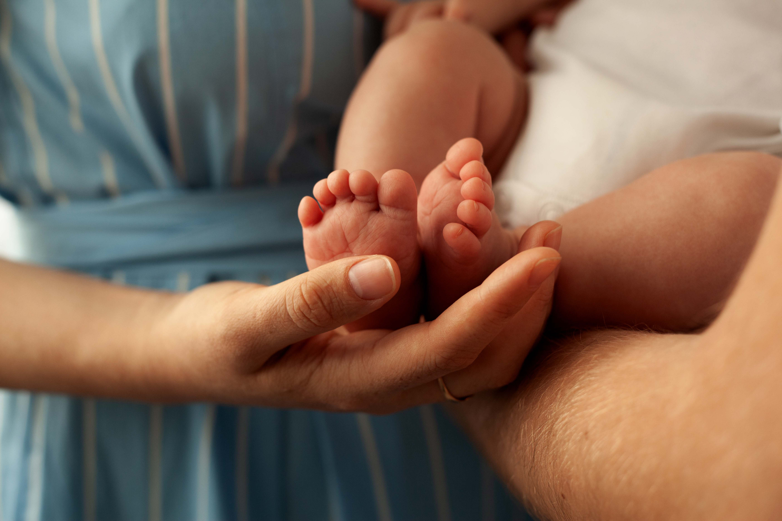 Домашняя фотосессия с новорожденным малышом. Фотограф видеограф Ольга Василевская