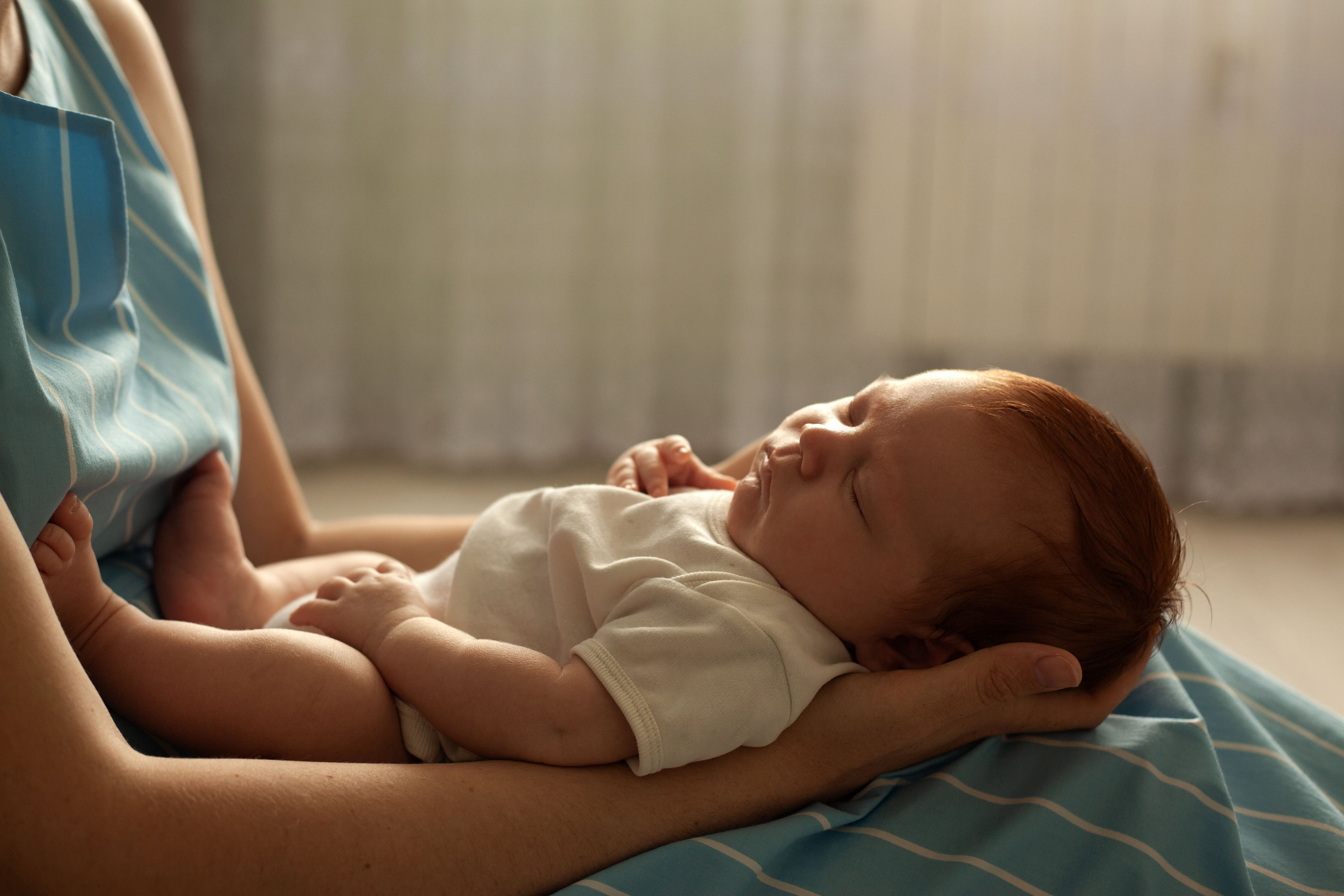 Домашняя фотосессия с новорожденным малышом. Фотограф видеограф Ольга Василевская