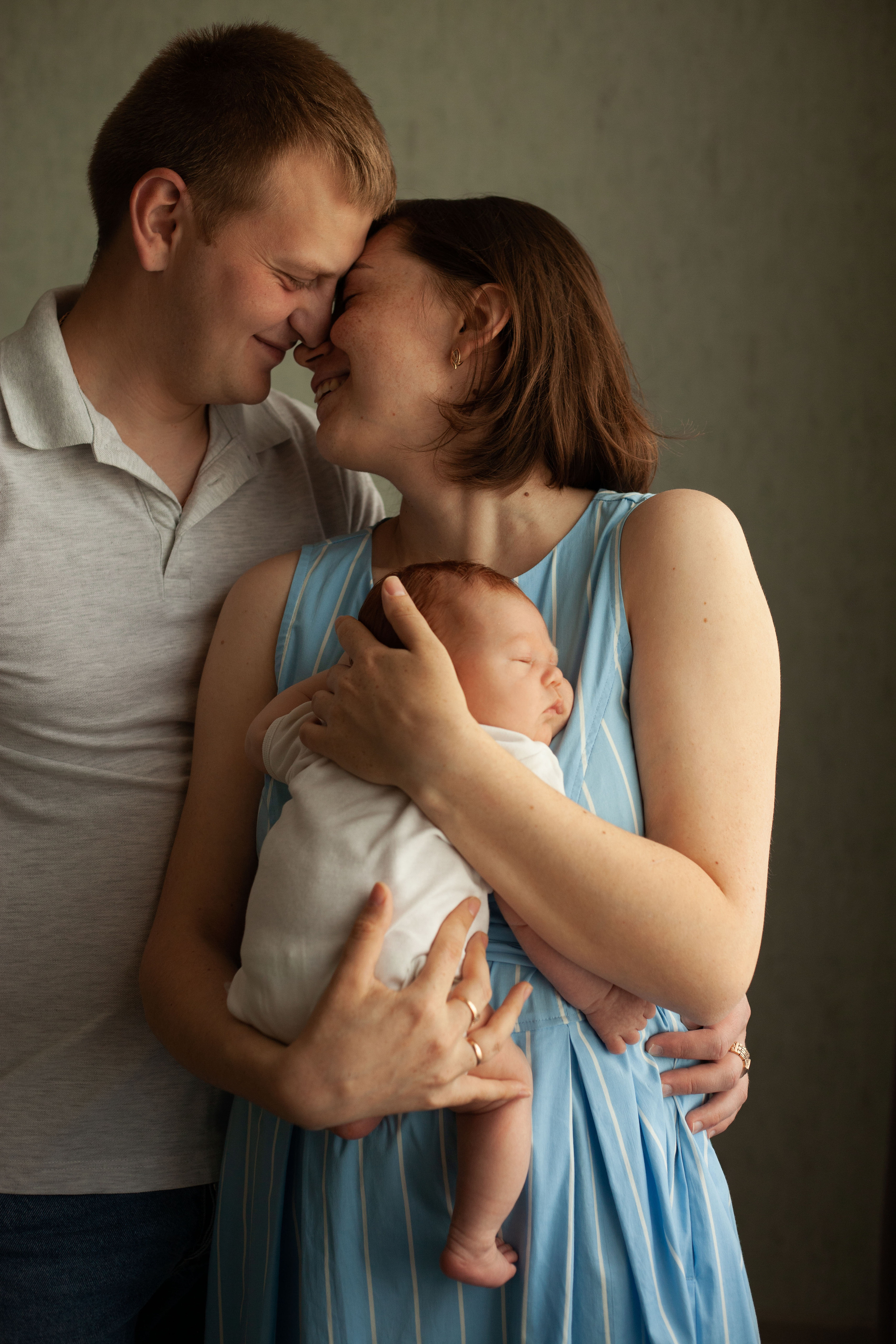 Домашняя фотосессия с новорожденным малышом. Фотограф видеограф Ольга Василевская