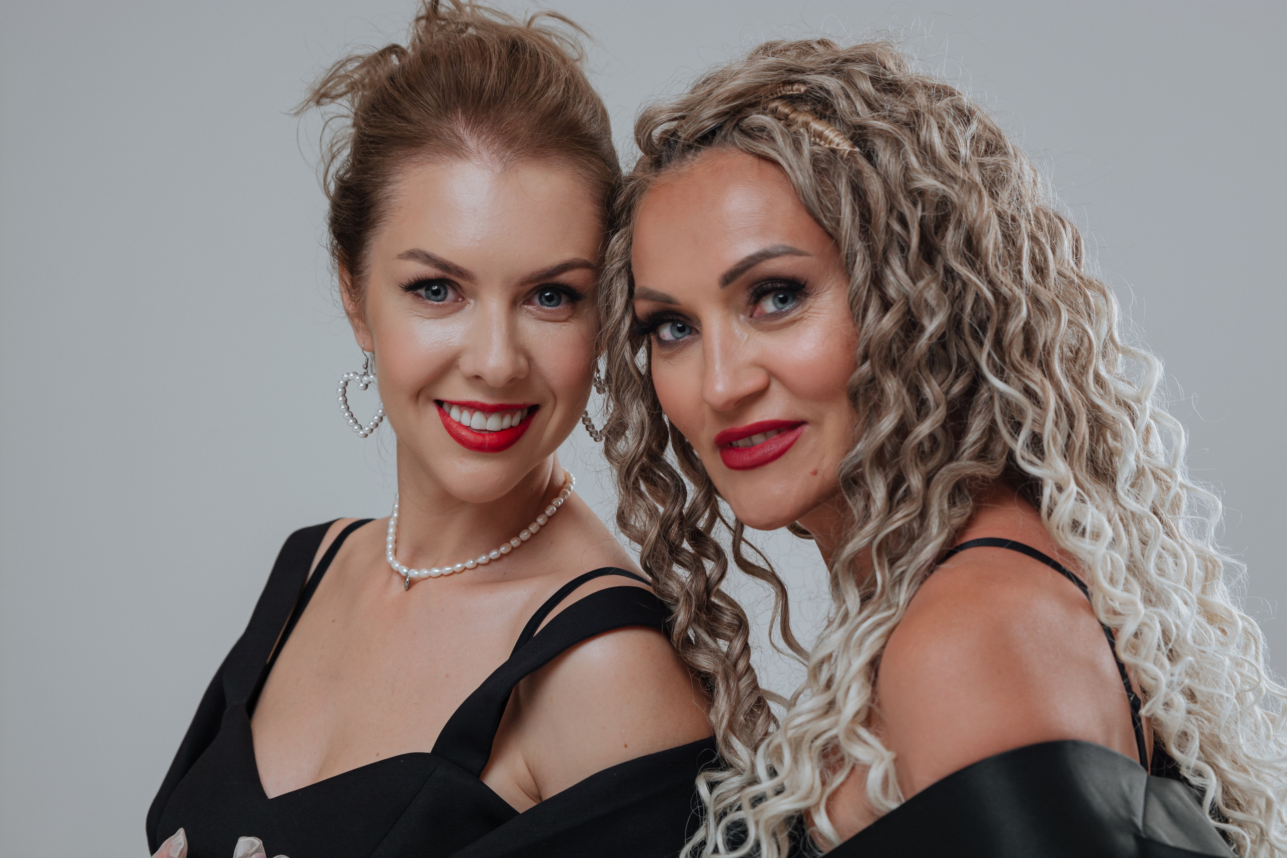 Фотосессия Superwoman Натальи и Светланы для афишы. Портретный фотограф в Санкт-Петербурге Дмитриева Наталия
