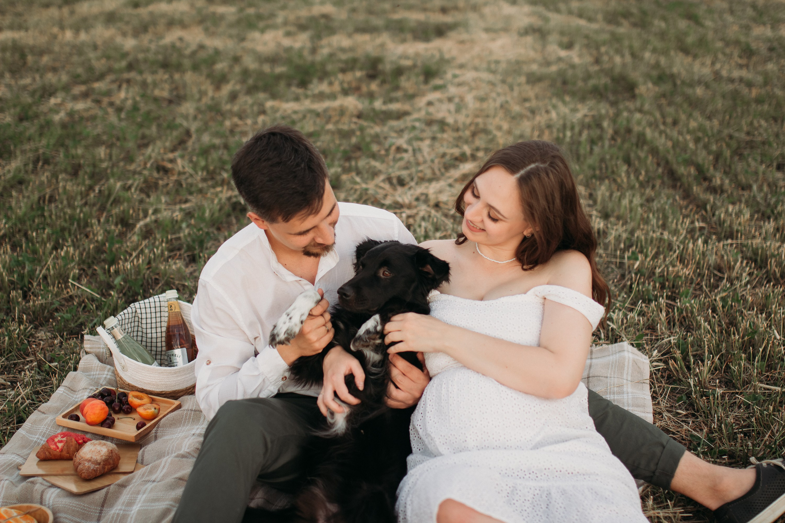 Фотосессия беременности в поле на закате. Семейный фотограф Екатеринбург Черепанова Олеся