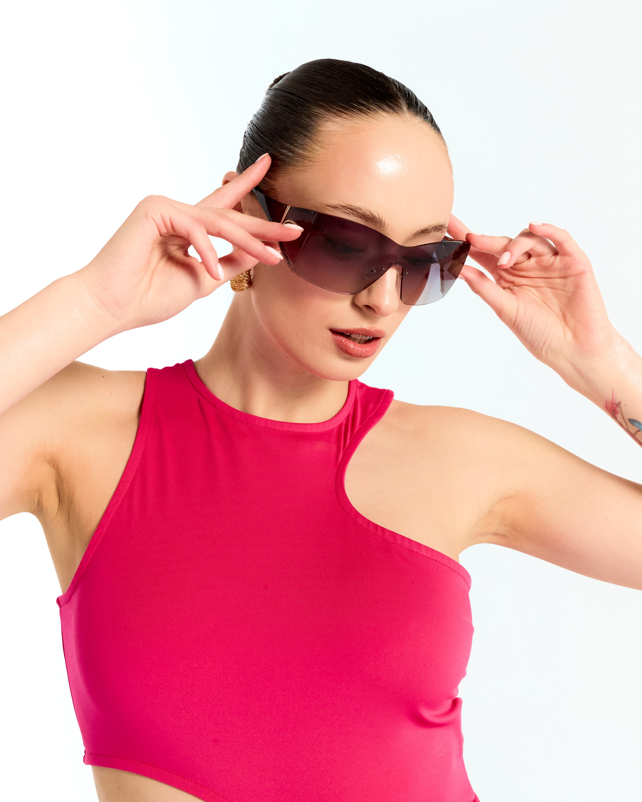 Glazburg optics. Святослав Лебедев | Рекламный фотограф — Коммерческая съемка, Арт-дирекшн, AI-интеграция