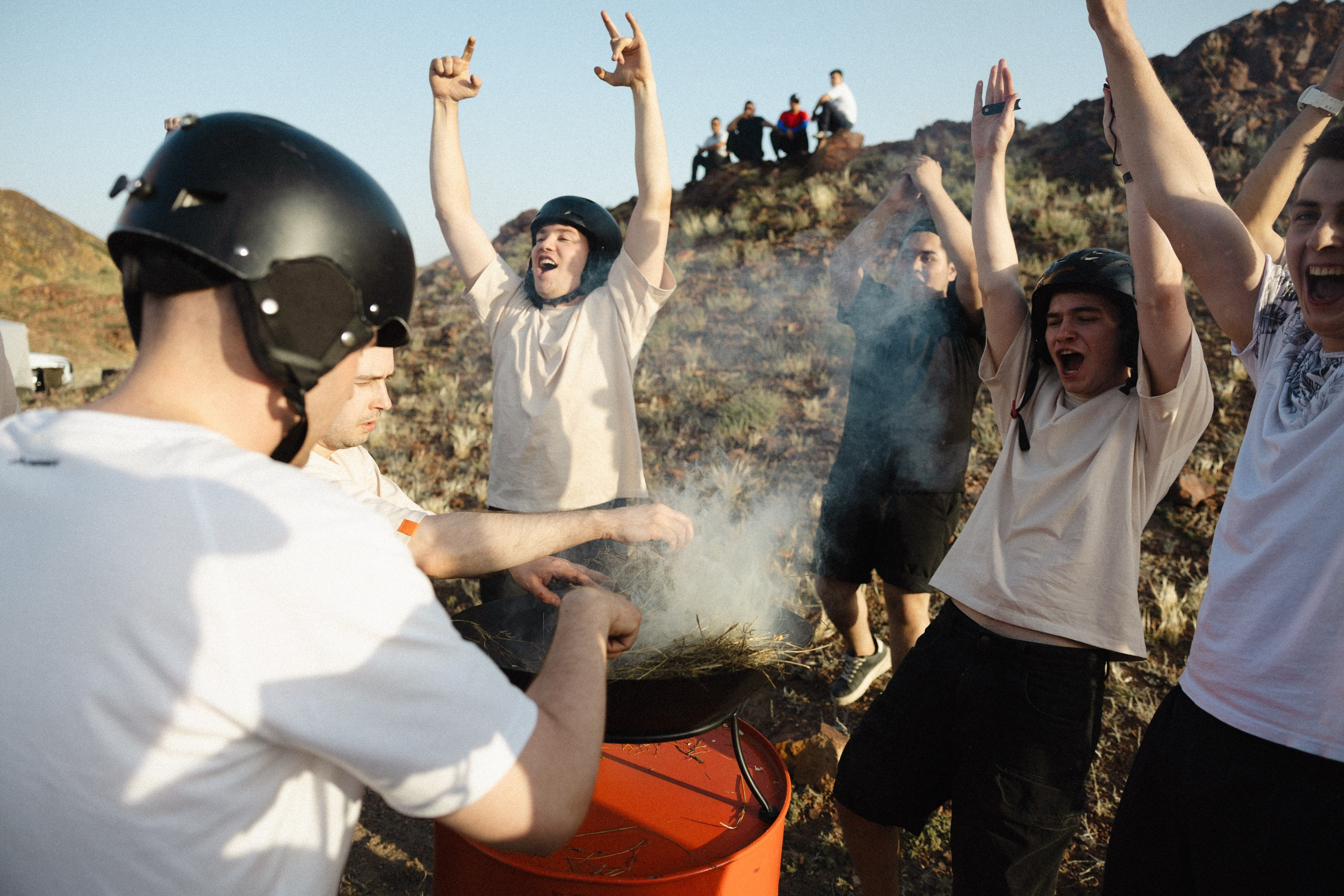 Здравствуйте! Я свадебный фотограф из Ульяновска, работаю в том числе по всей России и с выездом за границу. Снимаю свадьбы, lovestory, корпоративы, светский репортаж. Провожу обучение по фотографии, мастер-классы и воркшопы для других фотографов.