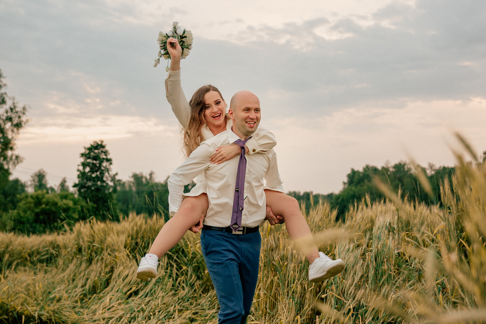 Маша Лёша. Свадьба в поле. Свадебный, семейный и женский фотограф в Москве Аникина Ольга
