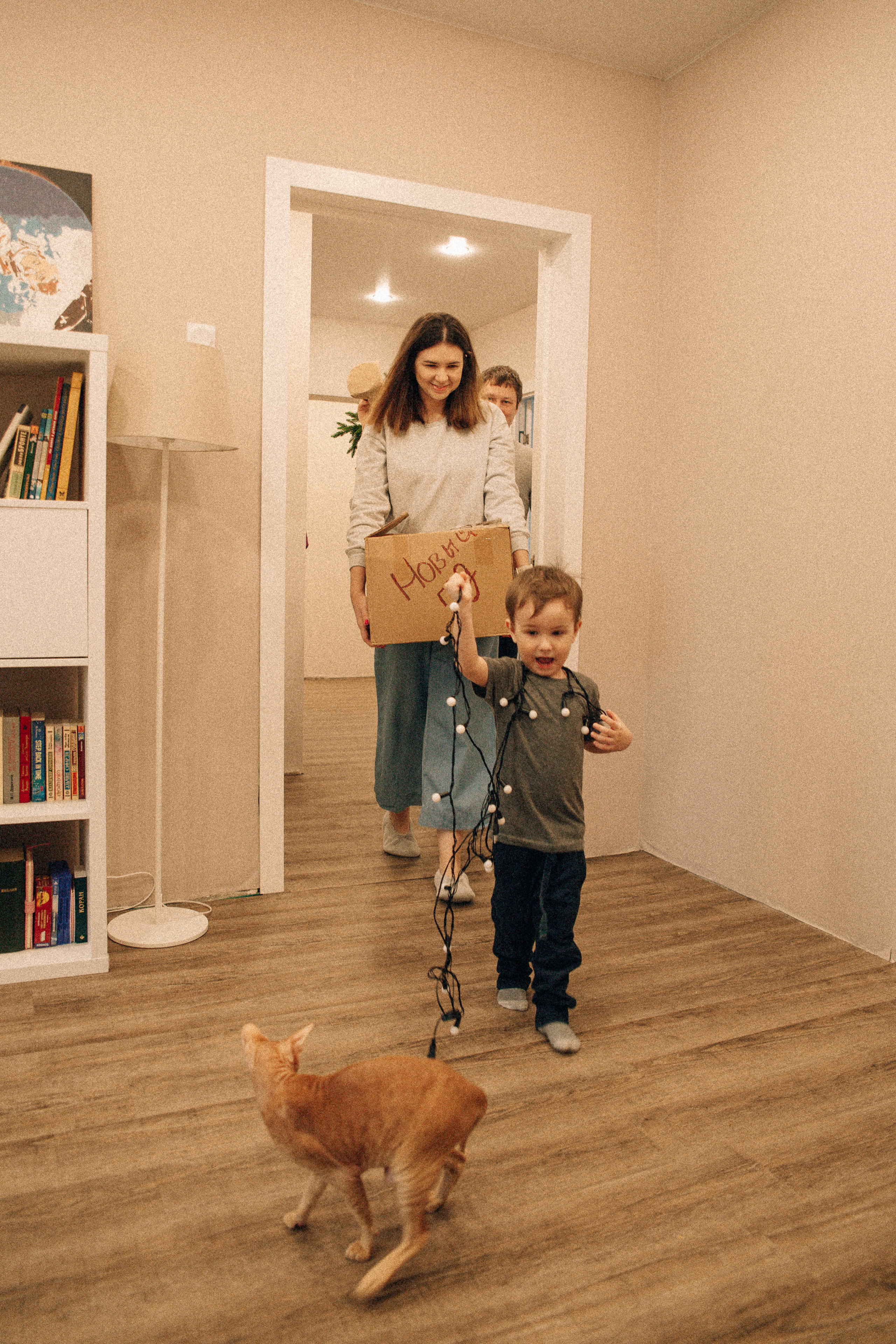 Аня Лёша Ростик и кот Маффин. Домашняя история с пряником и театром теней. Свадебный, семейный и женский фотограф в Москве Аникина Ольга