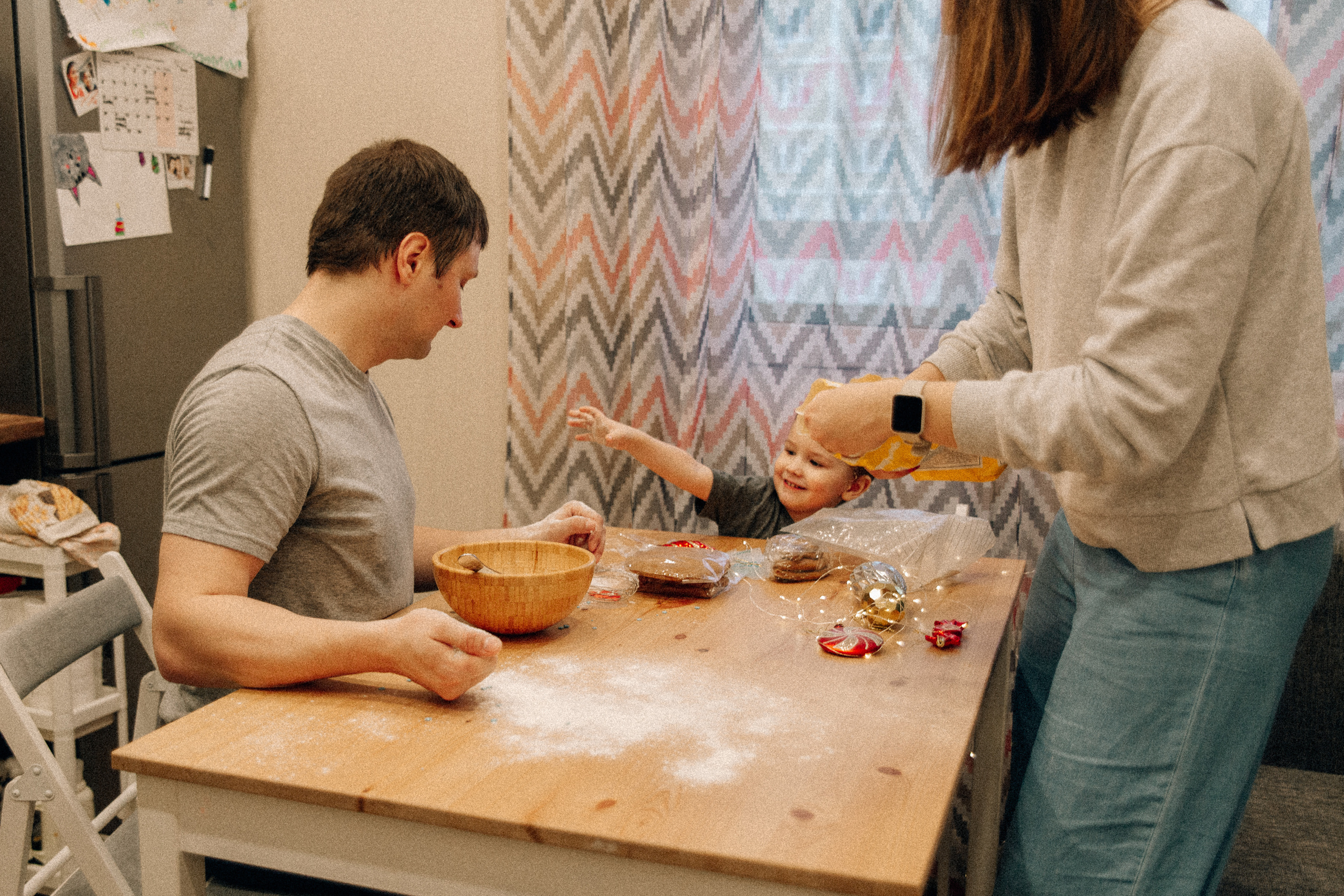 Аня Лёша Ростик и кот Маффин. Домашняя история с пряником и театром теней. Свадебный, семейный и женский фотограф в Москве Аникина Ольга