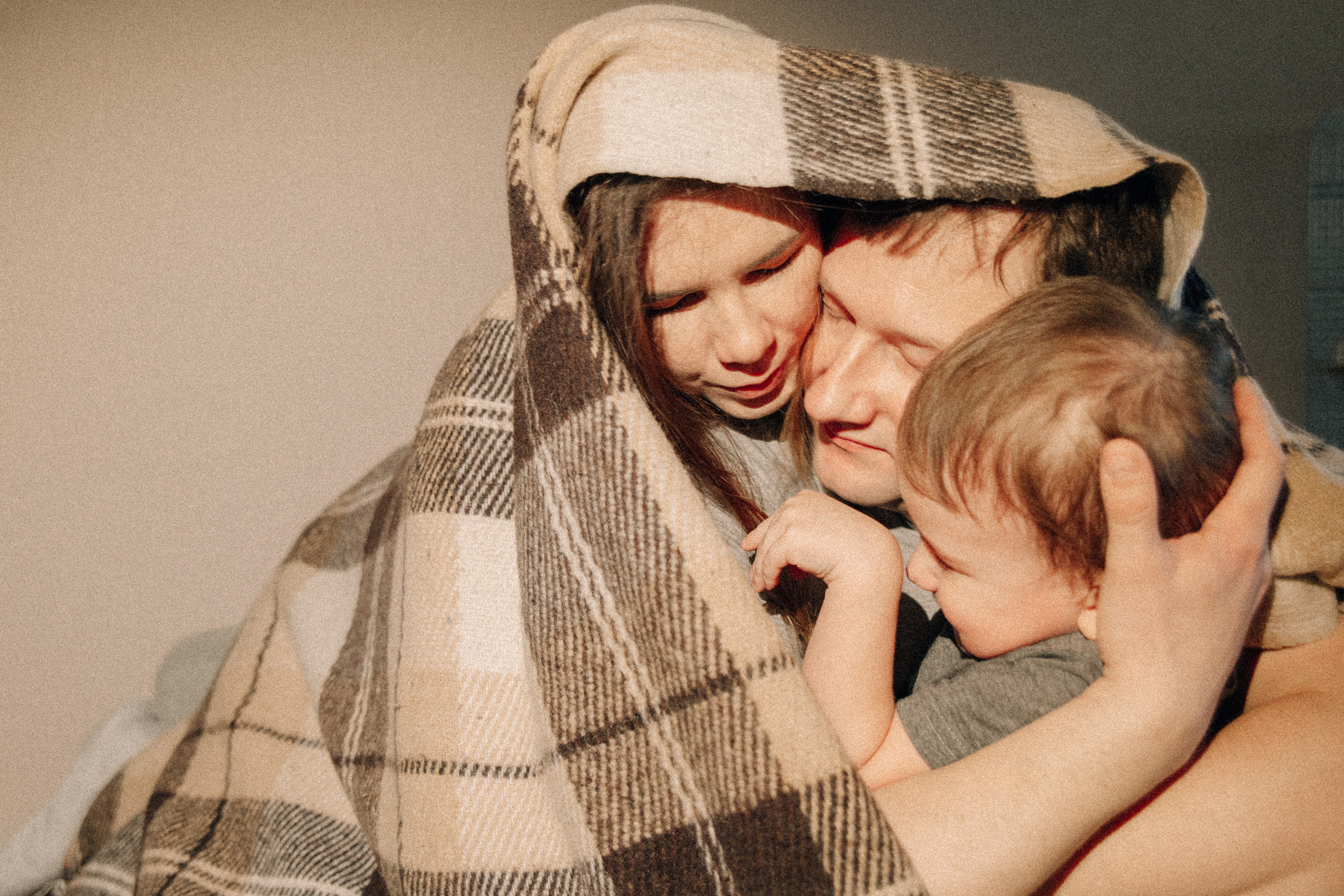 Аня Лёша Ростик и кот Маффин. Домашняя история с пряником и театром теней. Свадебный, семейный и женский фотограф в Москве Аникина Ольга