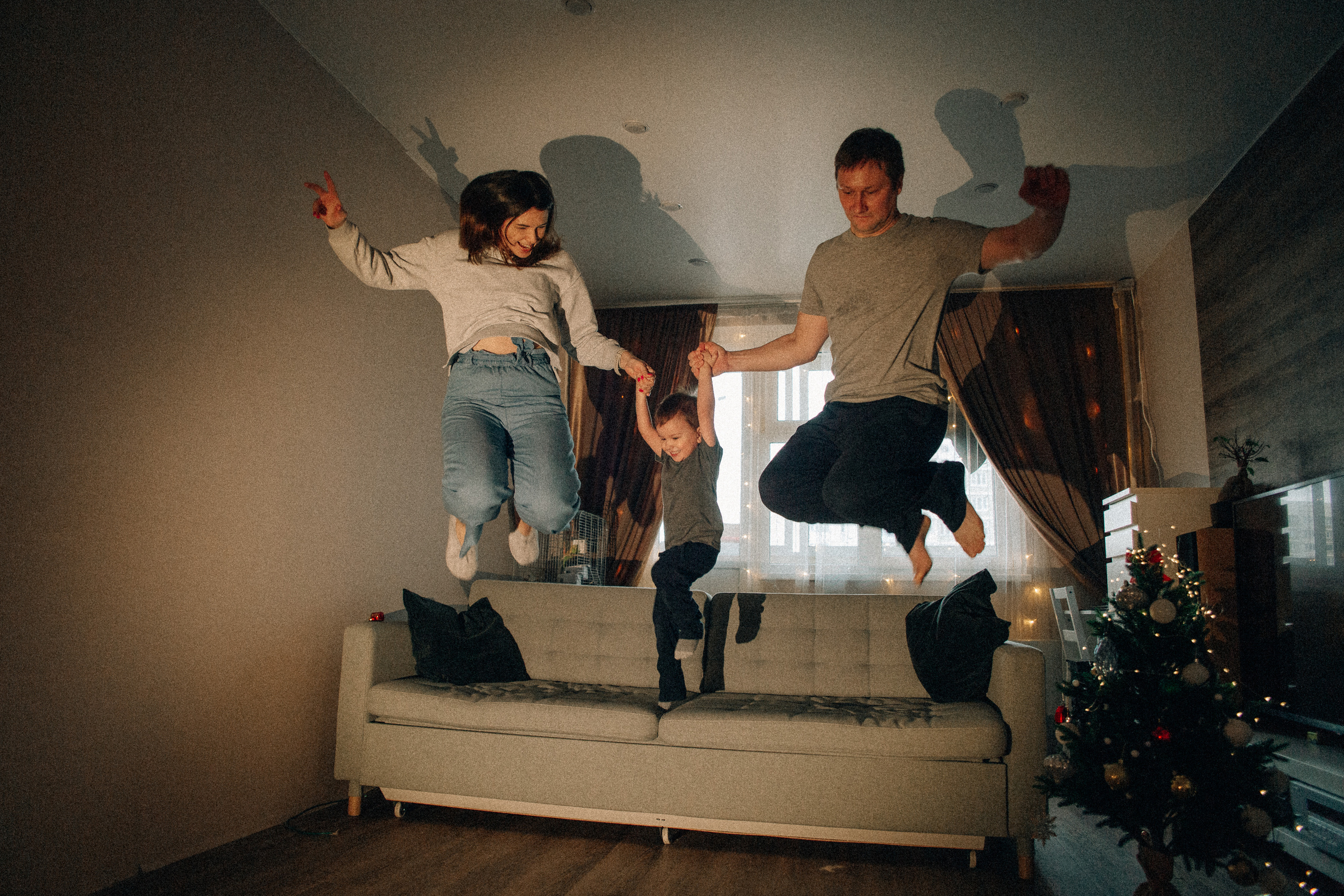 Аня Лёша Ростик и кот Маффин. Домашняя история с пряником и театром теней. Свадебный, семейный и женский фотограф в Москве Аникина Ольга