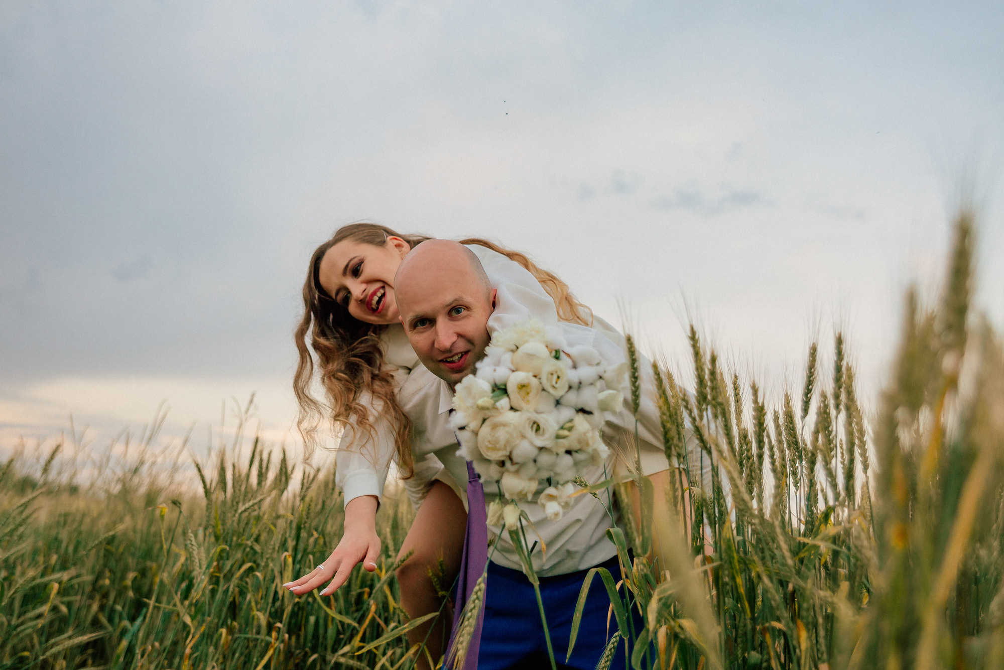 Маша Лёша. Свадьба в поле. Свадебный, семейный и женский фотограф в Москве Аникина Ольга