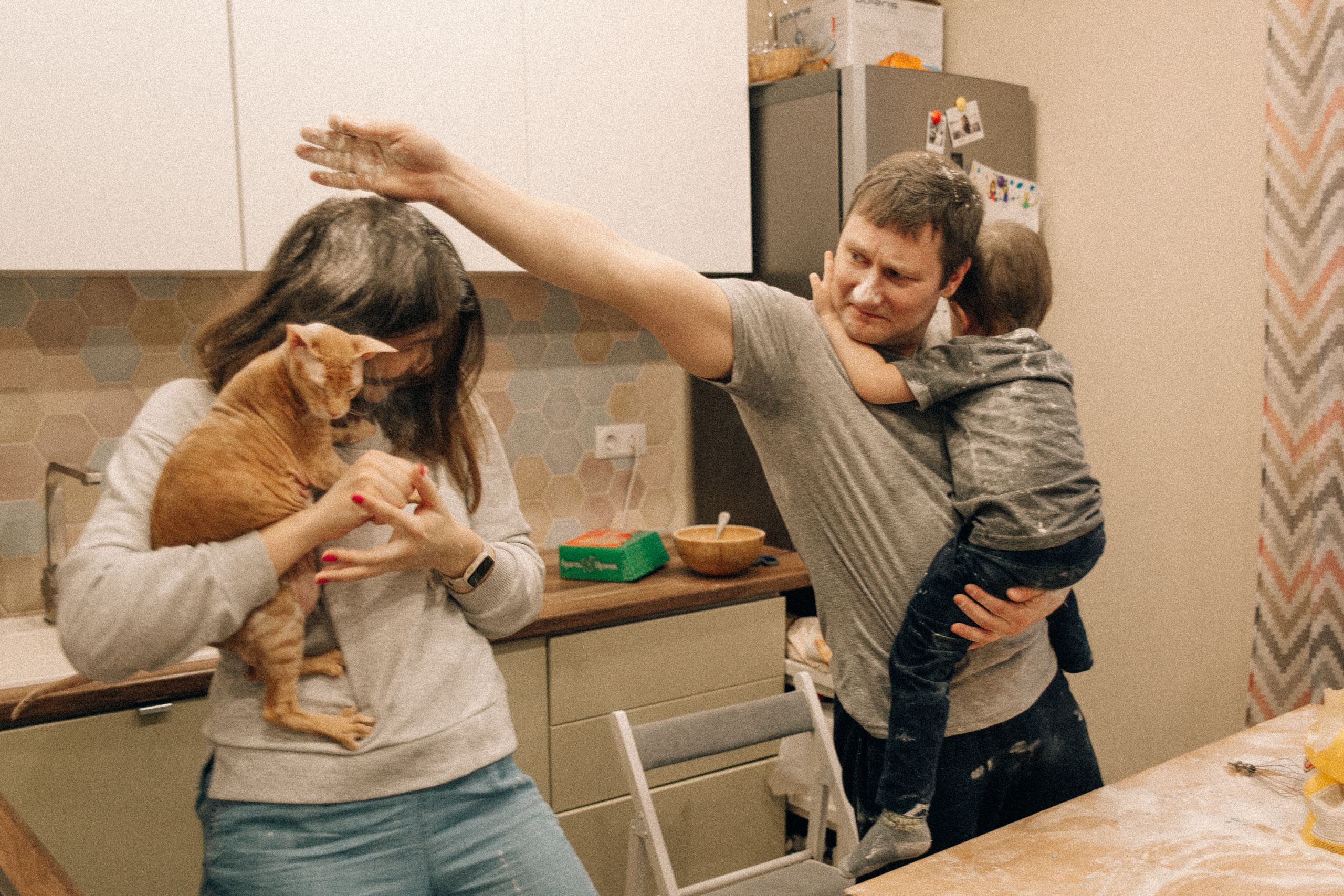 Аня Лёша Ростик и кот Маффин. Домашняя история с пряником и театром теней. Свадебный, семейный и женский фотограф в Москве Аникина Ольга