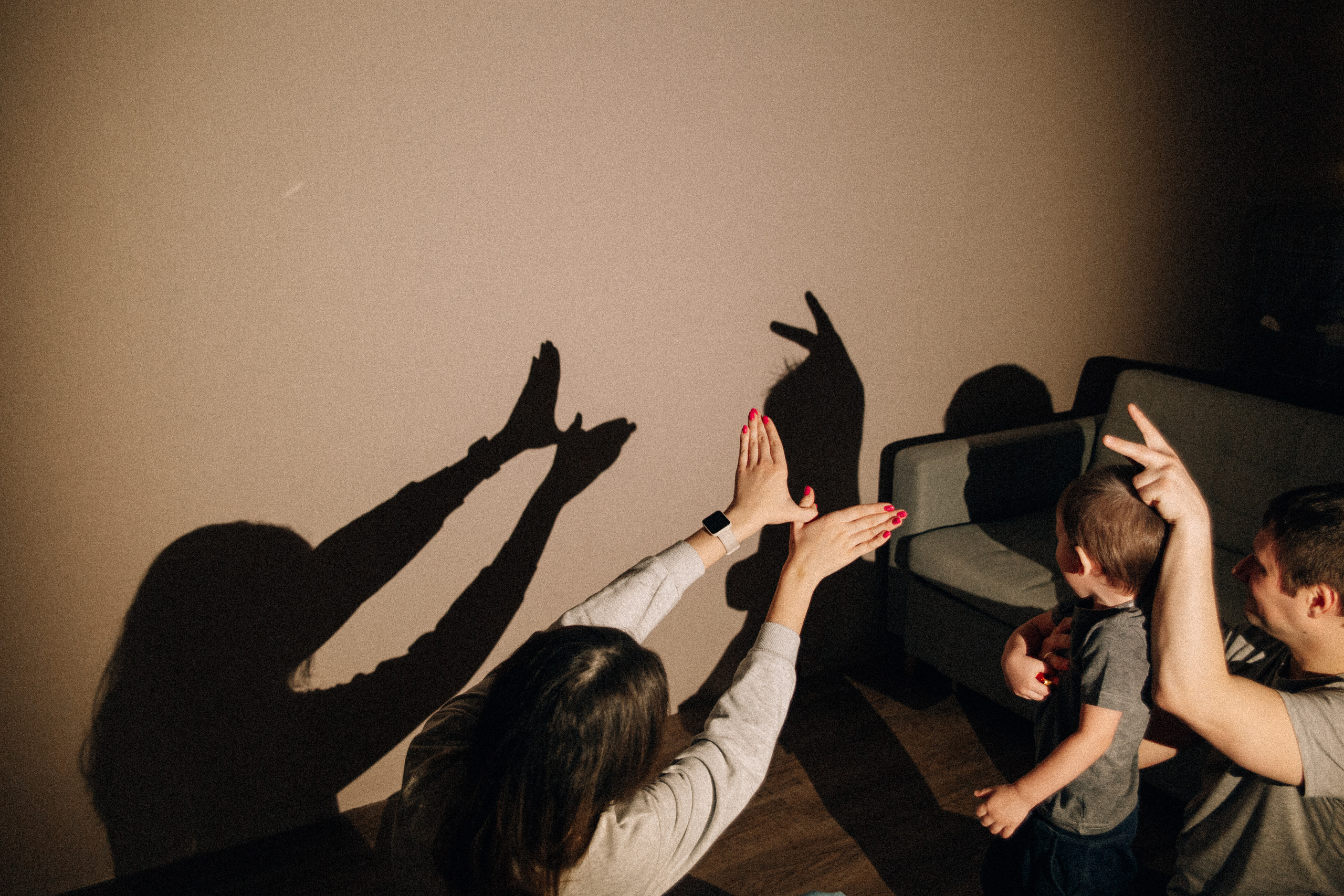 Аня Лёша Ростик и кот Маффин. Домашняя история с пряником и театром теней. Свадебный, семейный и женский фотограф в Москве Аникина Ольга