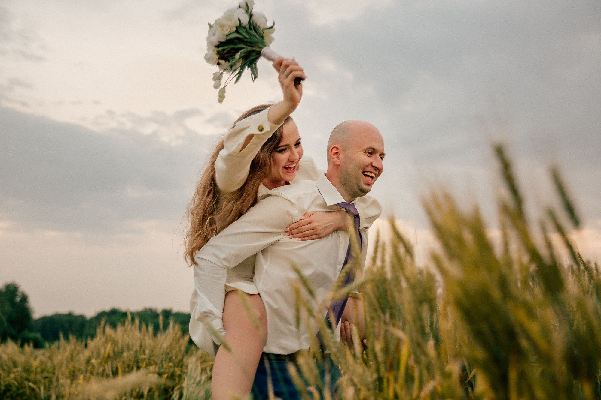 Маша Лёша. Свадьба в поле. Свадебный, семейный и женский фотограф в Москве Аникина Ольга