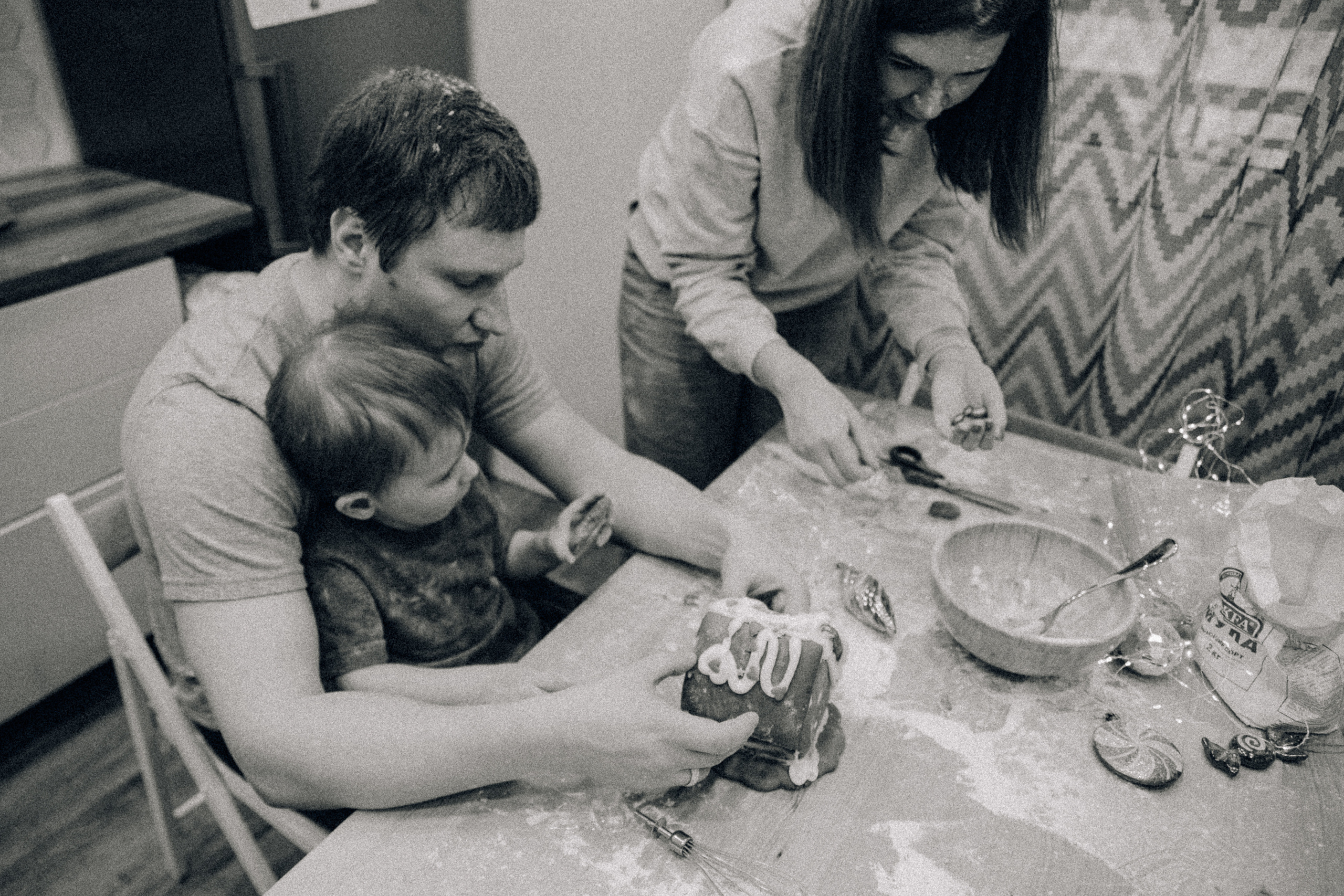 Аня Лёша Ростик и кот Маффин. Домашняя история с пряником и театром теней. Свадебный, семейный и женский фотограф в Москве Аникина Ольга