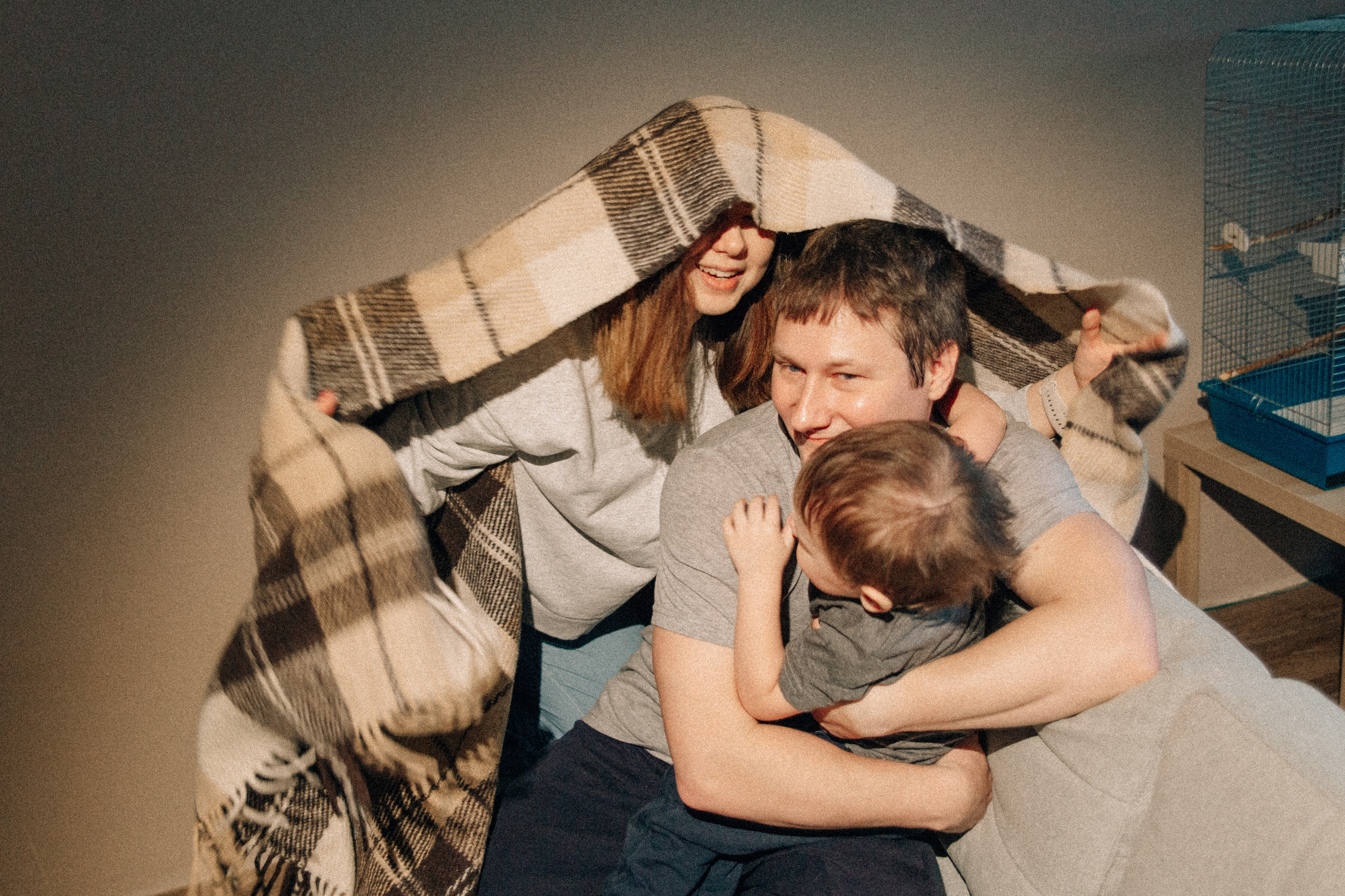 Аня Лёша Ростик и кот Маффин. Домашняя история с пряником и театром теней. Свадебный, семейный и женский фотограф в Москве Аникина Ольга