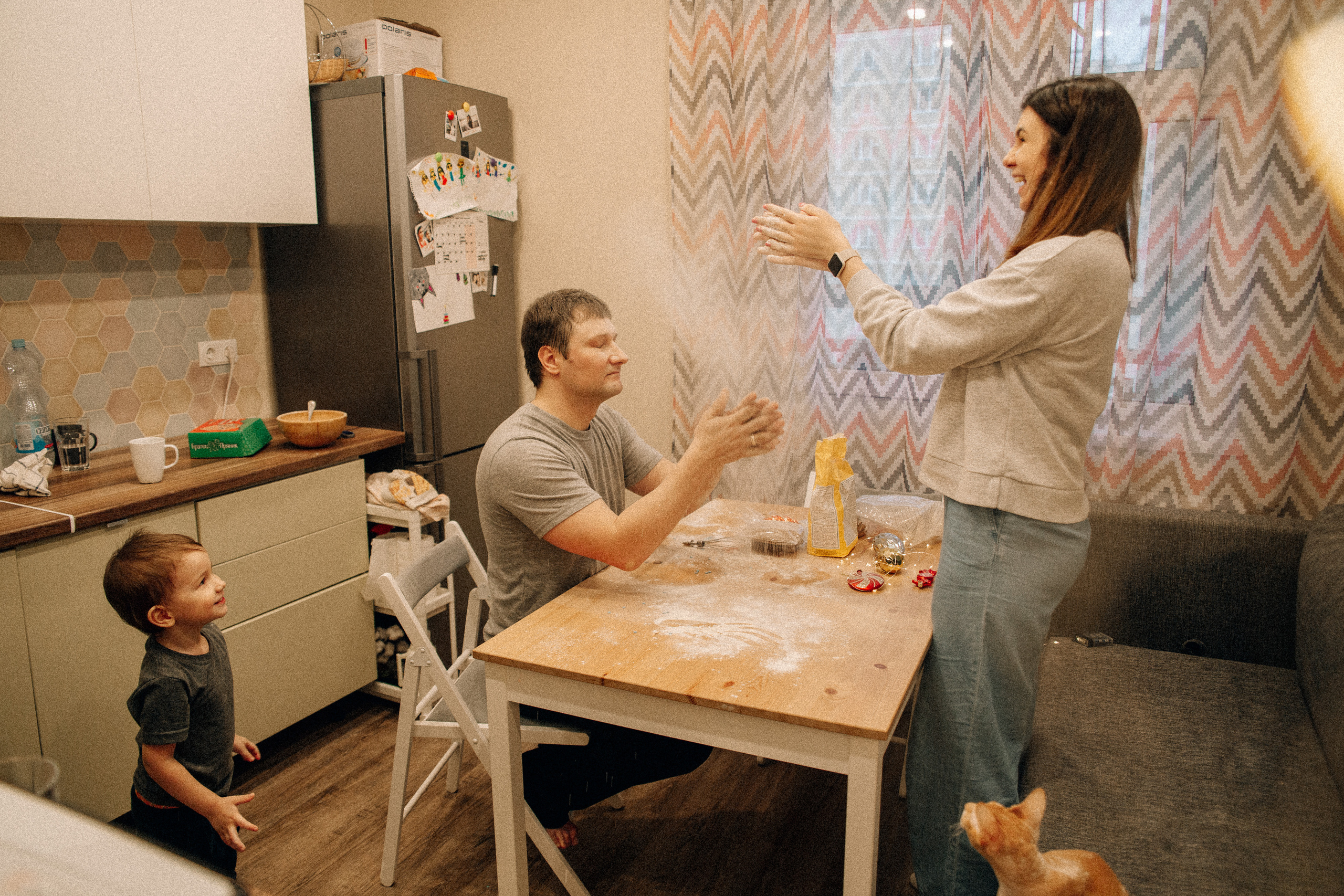 Аня Лёша Ростик и кот Маффин. Домашняя история с пряником и театром теней. Свадебный, семейный и женский фотограф в Москве Аникина Ольга