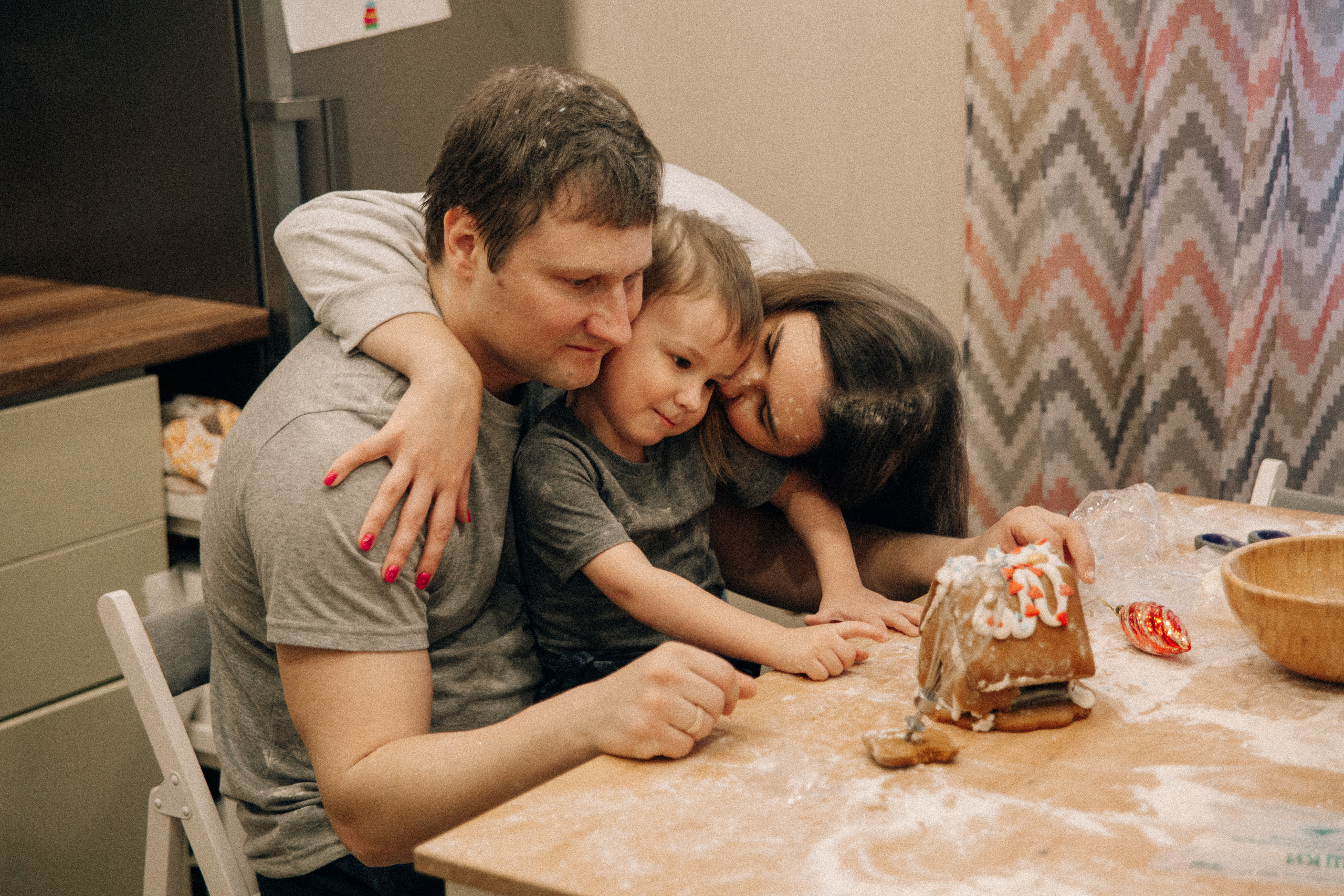 Аня Лёша Ростик и кот Маффин. Домашняя история с пряником и театром теней. Свадебный, семейный и женский фотограф в Москве Аникина Ольга