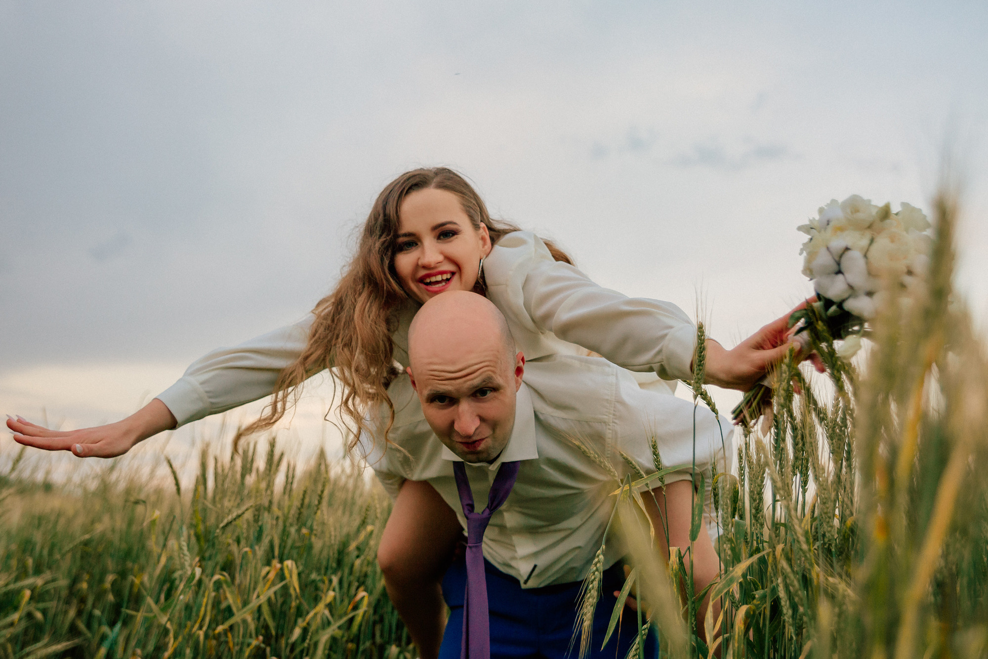 Маша Лёша. Свадьба в поле. Свадебный, семейный и женский фотограф в Москве Аникина Ольга