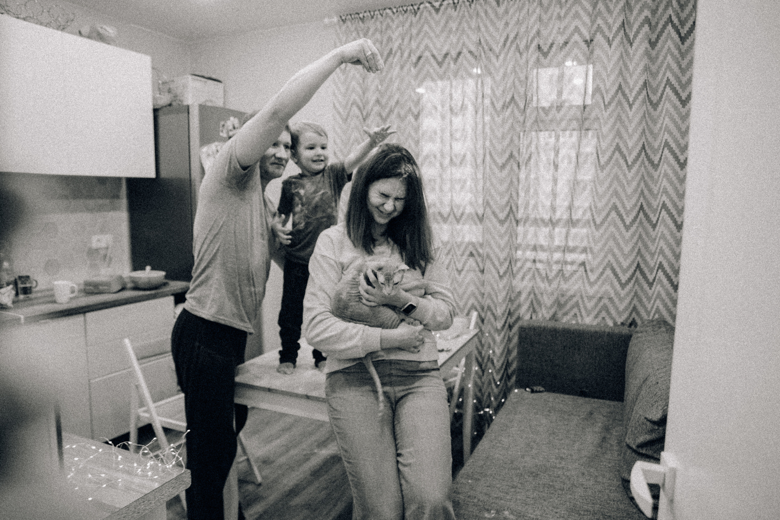 Аня Лёша Ростик и кот Маффин. Домашняя история с пряником и театром теней. Свадебный, семейный и женский фотограф в Москве Аникина Ольга