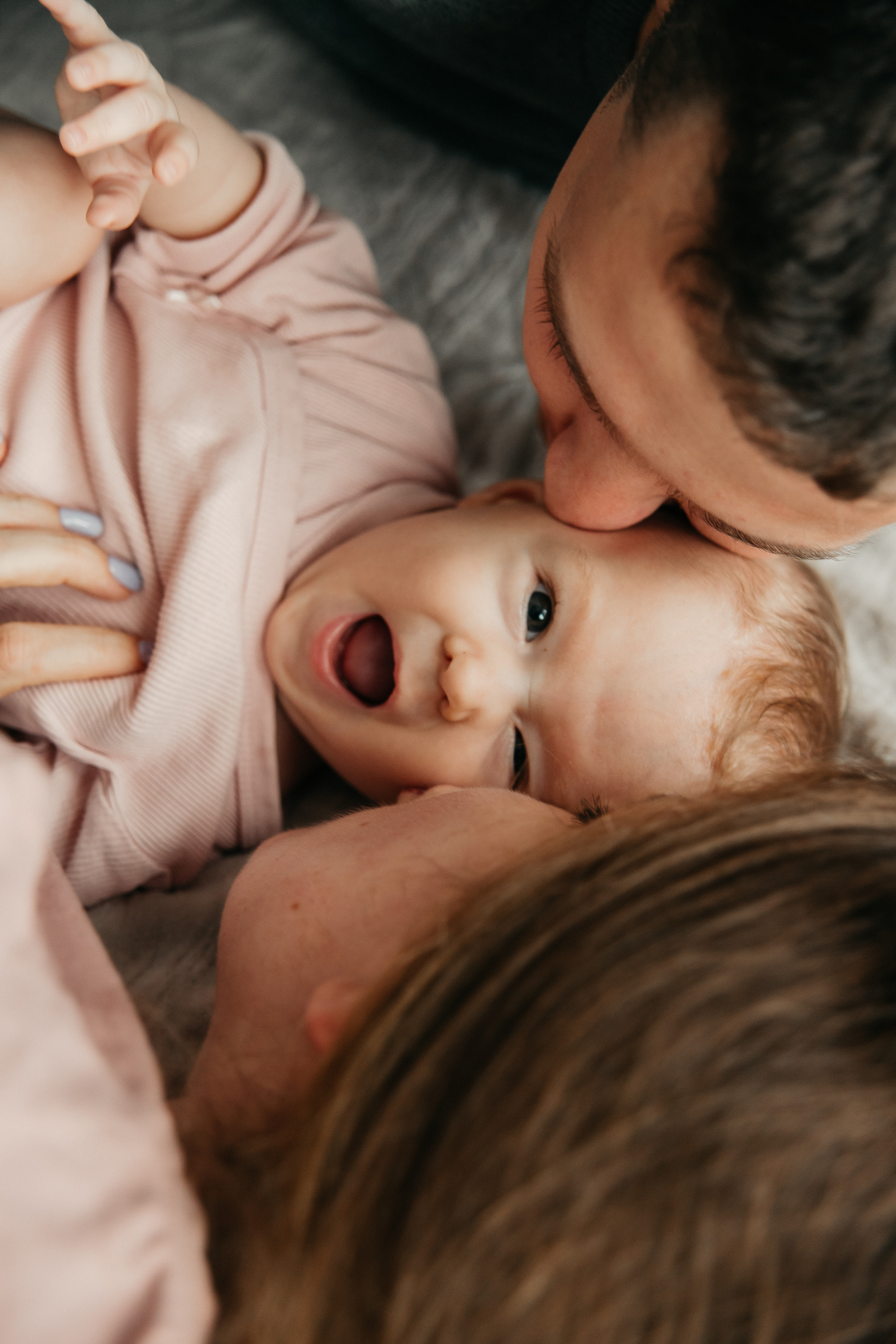 Настя Макс и Алиса. Домашняя уютная фотосессия. Свадебный, семейный и женский фотограф в Москве Аникина Ольга