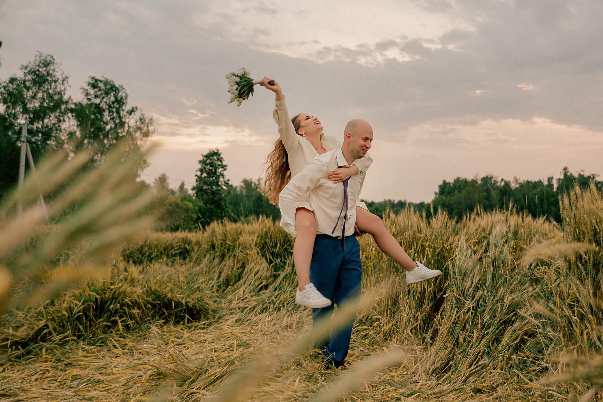 Маша Лёша. Свадьба в поле. Свадебный, семейный и женский фотограф в Москве Аникина Ольга