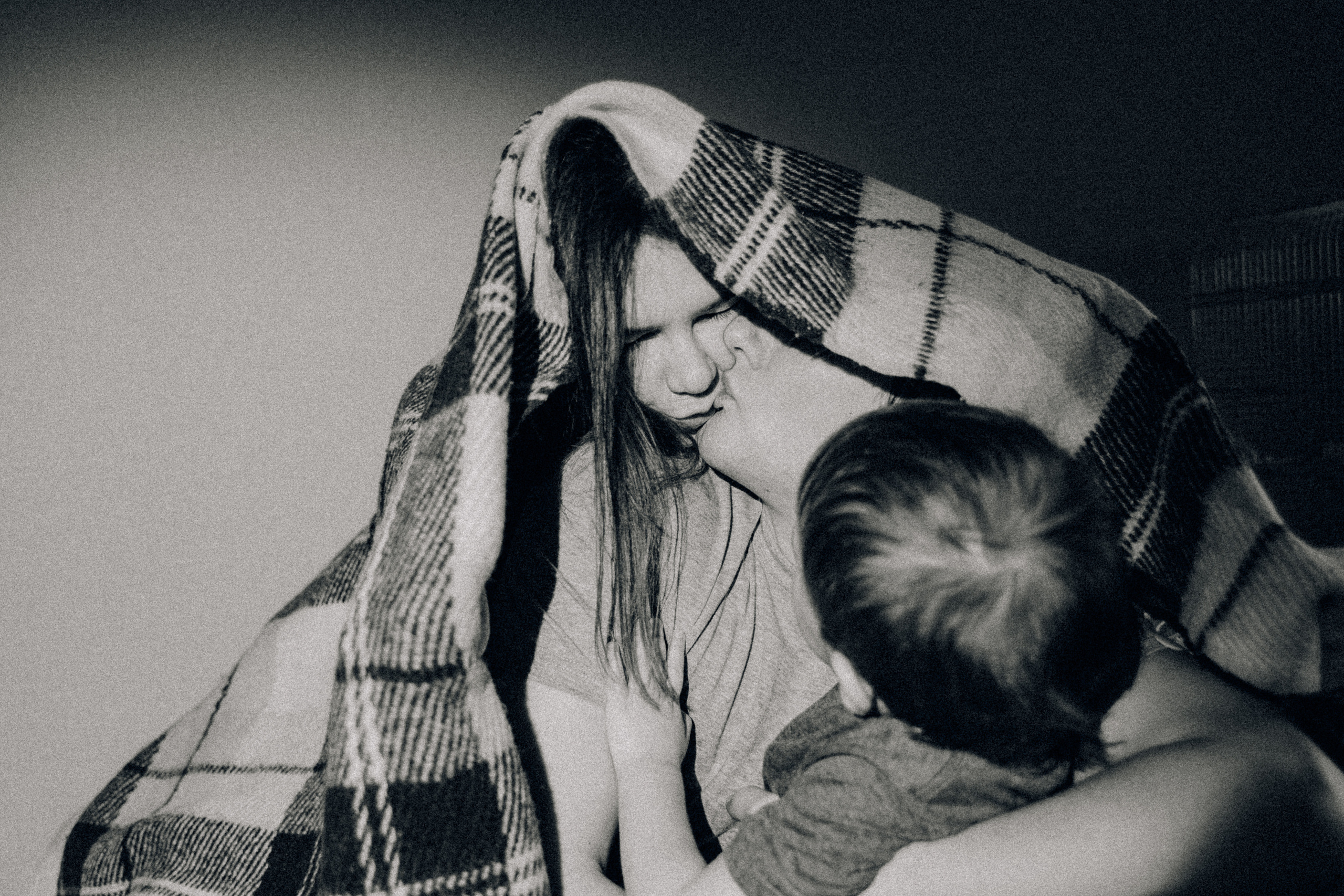 Аня Лёша Ростик и кот Маффин. Домашняя история с пряником и театром теней. Свадебный, семейный и женский фотограф в Москве Аникина Ольга