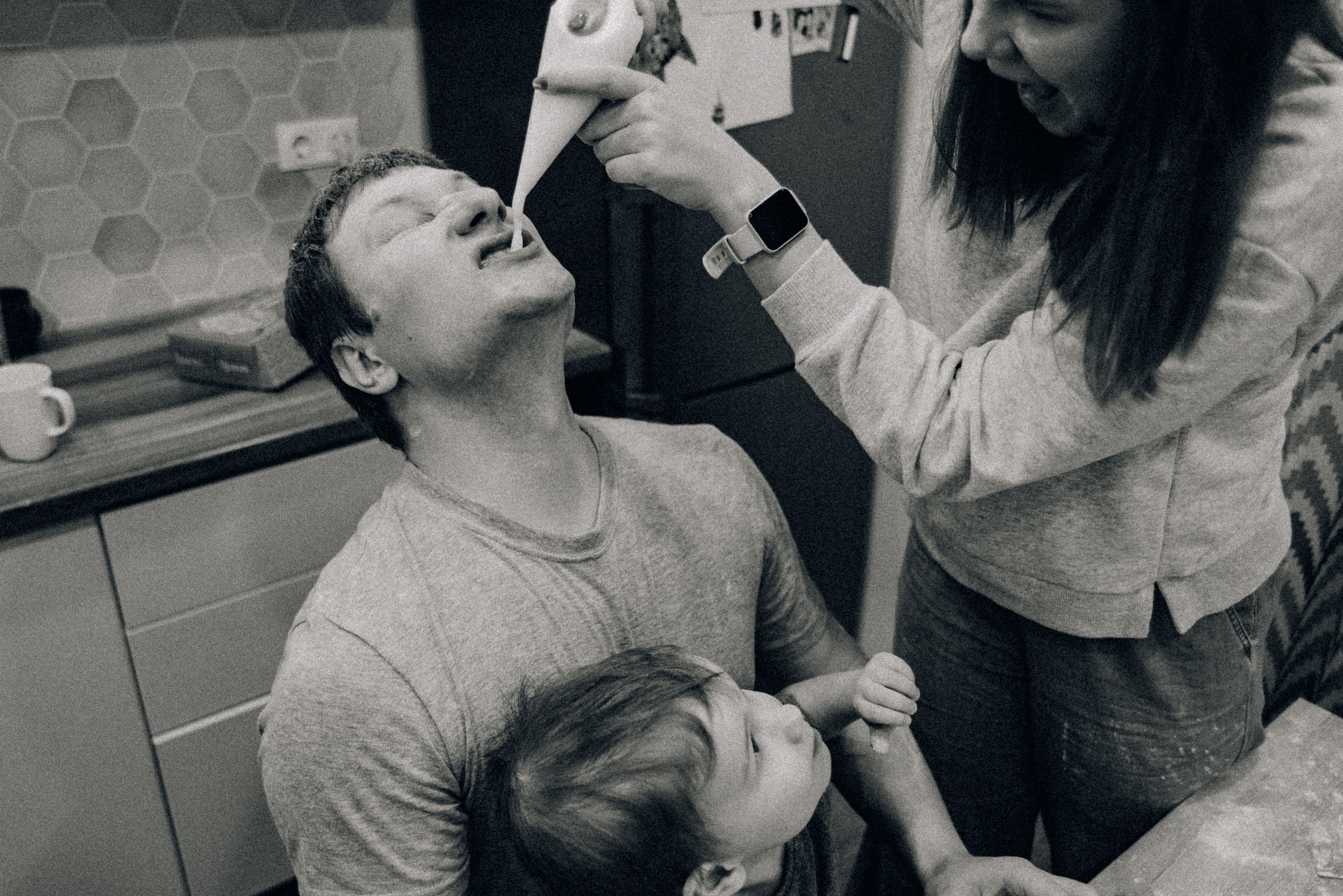 Аня Лёша Ростик и кот Маффин. Домашняя история с пряником и театром теней. Свадебный, семейный и женский фотограф в Москве Аникина Ольга