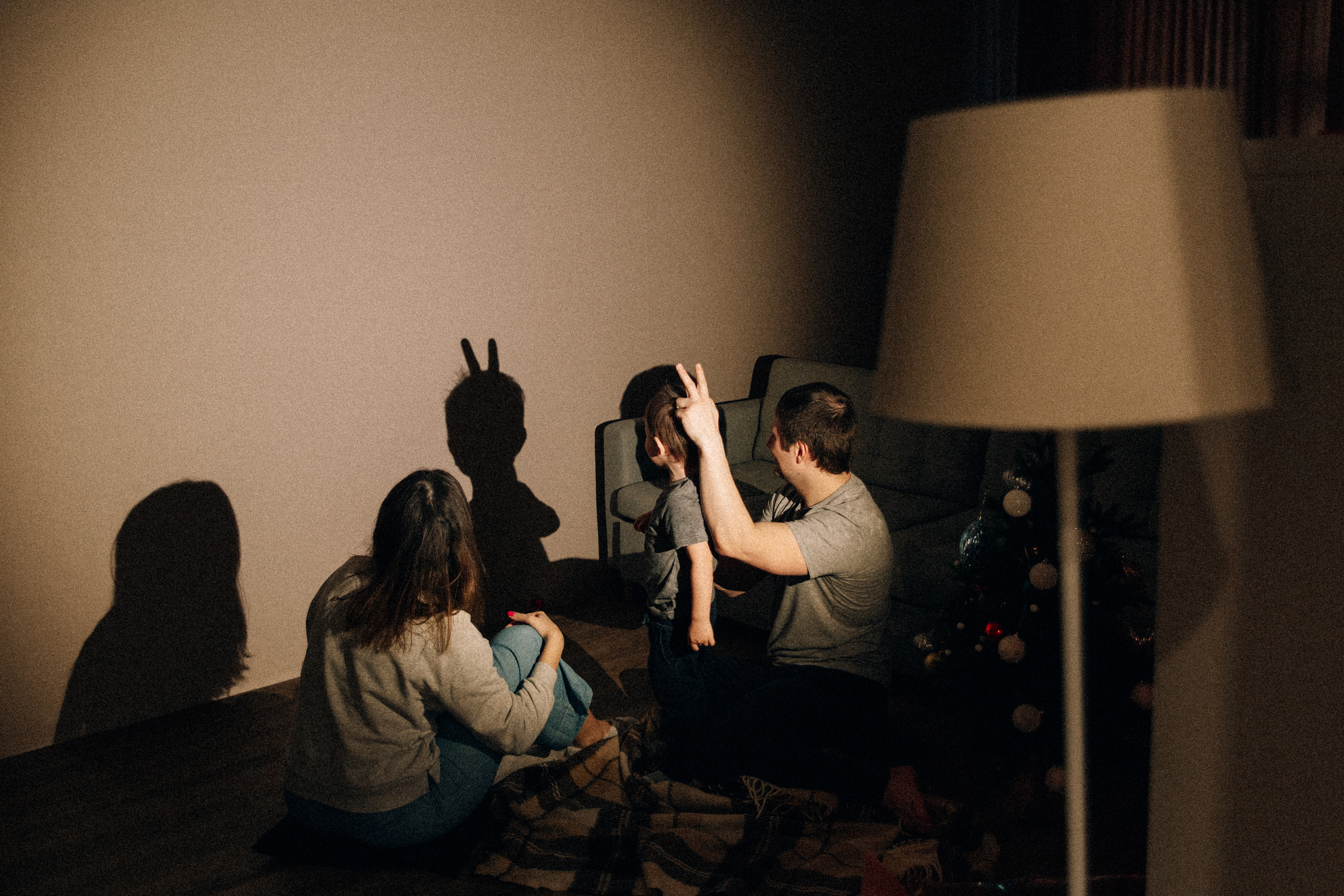 Аня Лёша Ростик и кот Маффин. Домашняя история с пряником и театром теней. Свадебный, семейный и женский фотограф в Москве Аникина Ольга