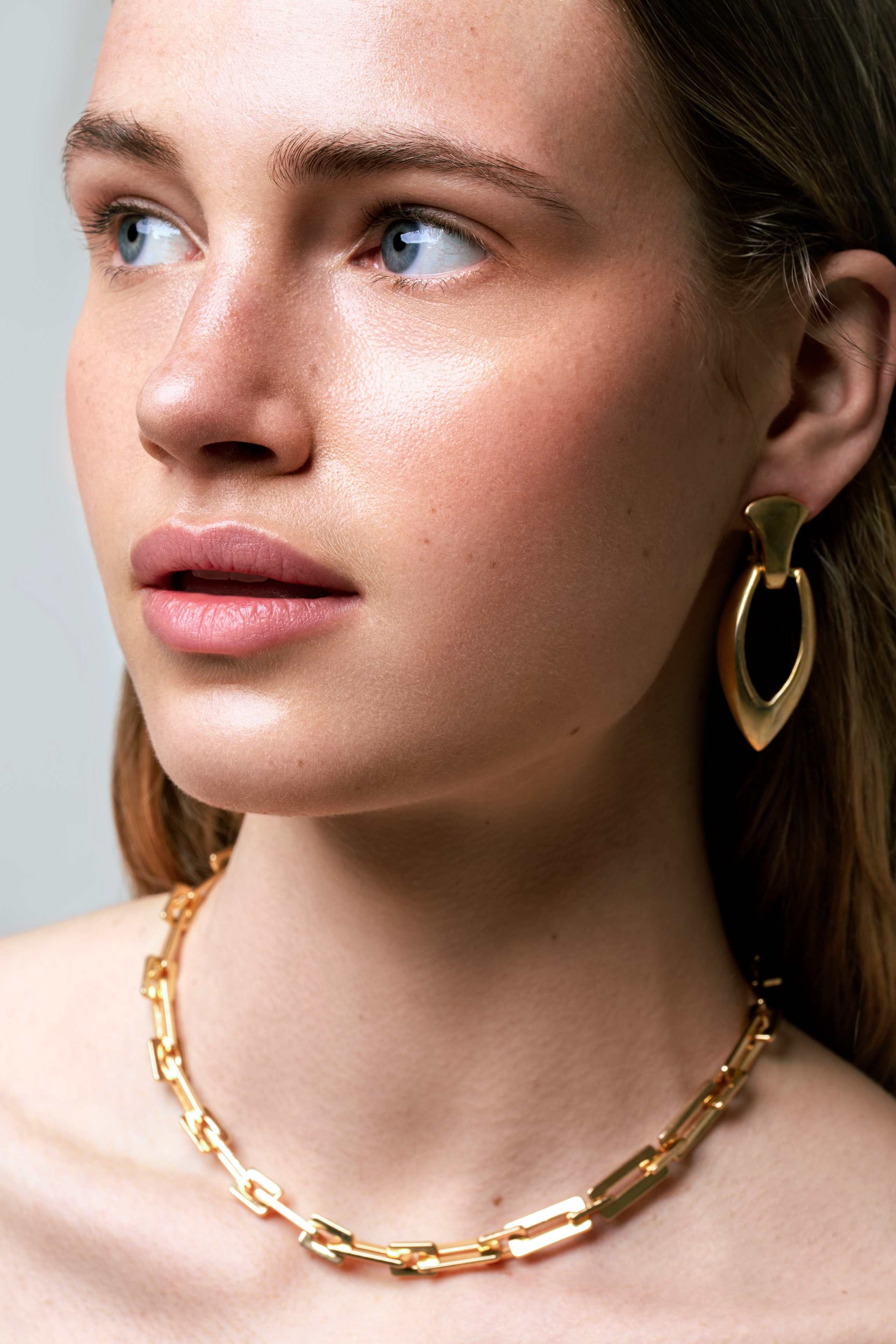 Photograph @zuziazawada  Retouch @retoucher_rina Model @poppyjutoliver MUA @irinacajvaneanu Stylist @grace_this_is_this