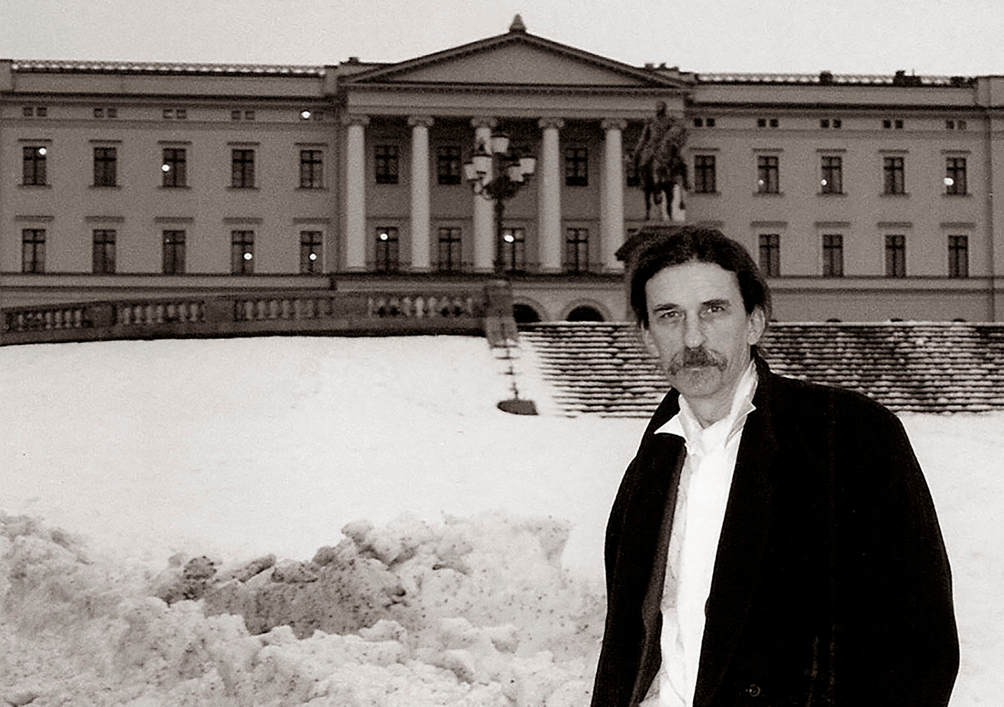  У Королевского дворца, Осло, Норвегия, 1999