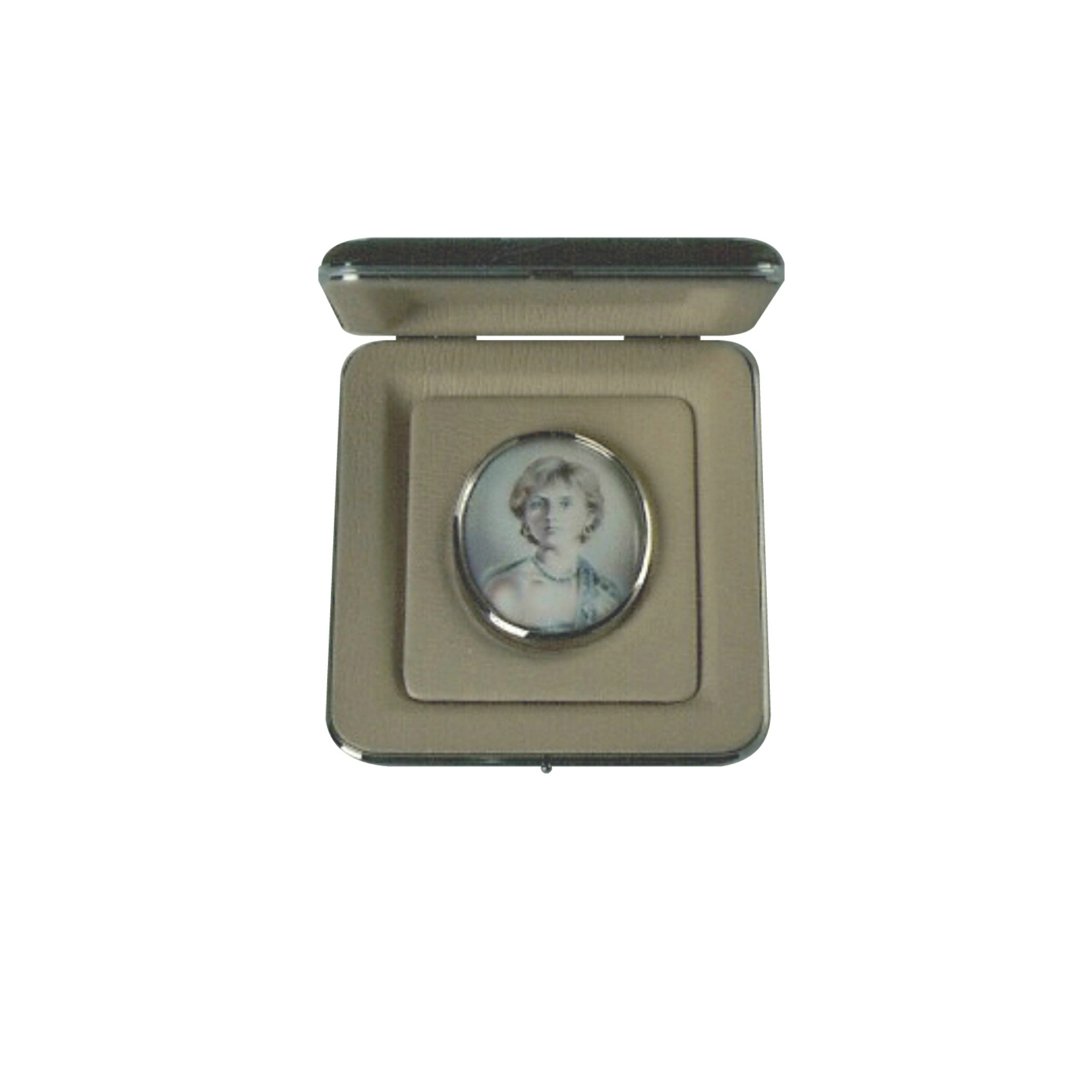 Artist Alexei Maximov. Portrait of Elena Gracheva, 1992, painted enamel, silver