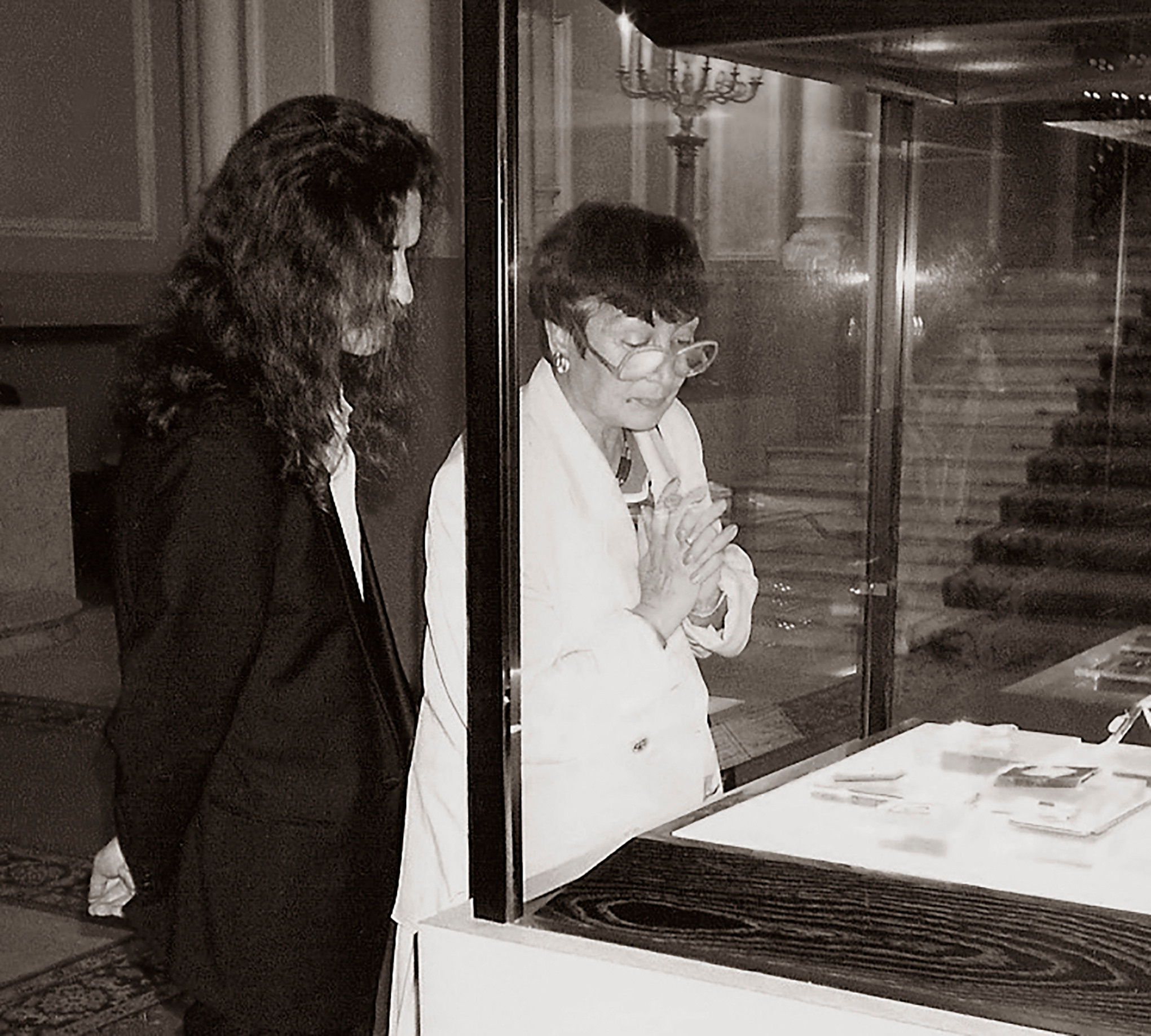 С Л. Г. Крамаренко  на открытии персональной выставки, Москва, Кремль, Оружейная Палата, 1994