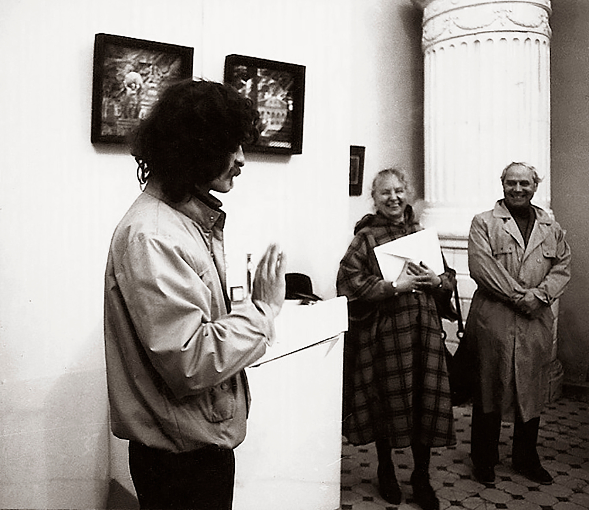 Выступление на открытии всесоюзной  выставки "Художественная эмаль", В центре Л.Ф. Романова. Летний сад. Чайный домик. 1987