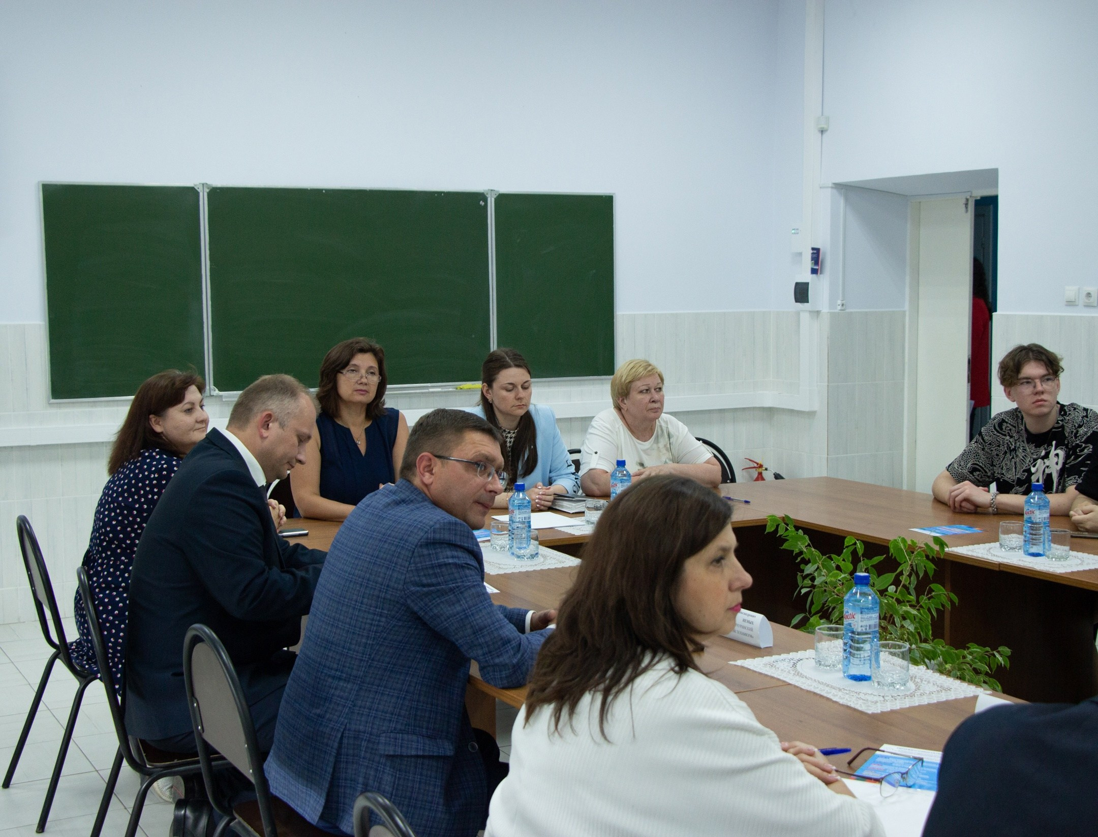 Подписание соглашения о сотрудничестве. Design by — фото, обучение, портфолио. Фотограф Рязань