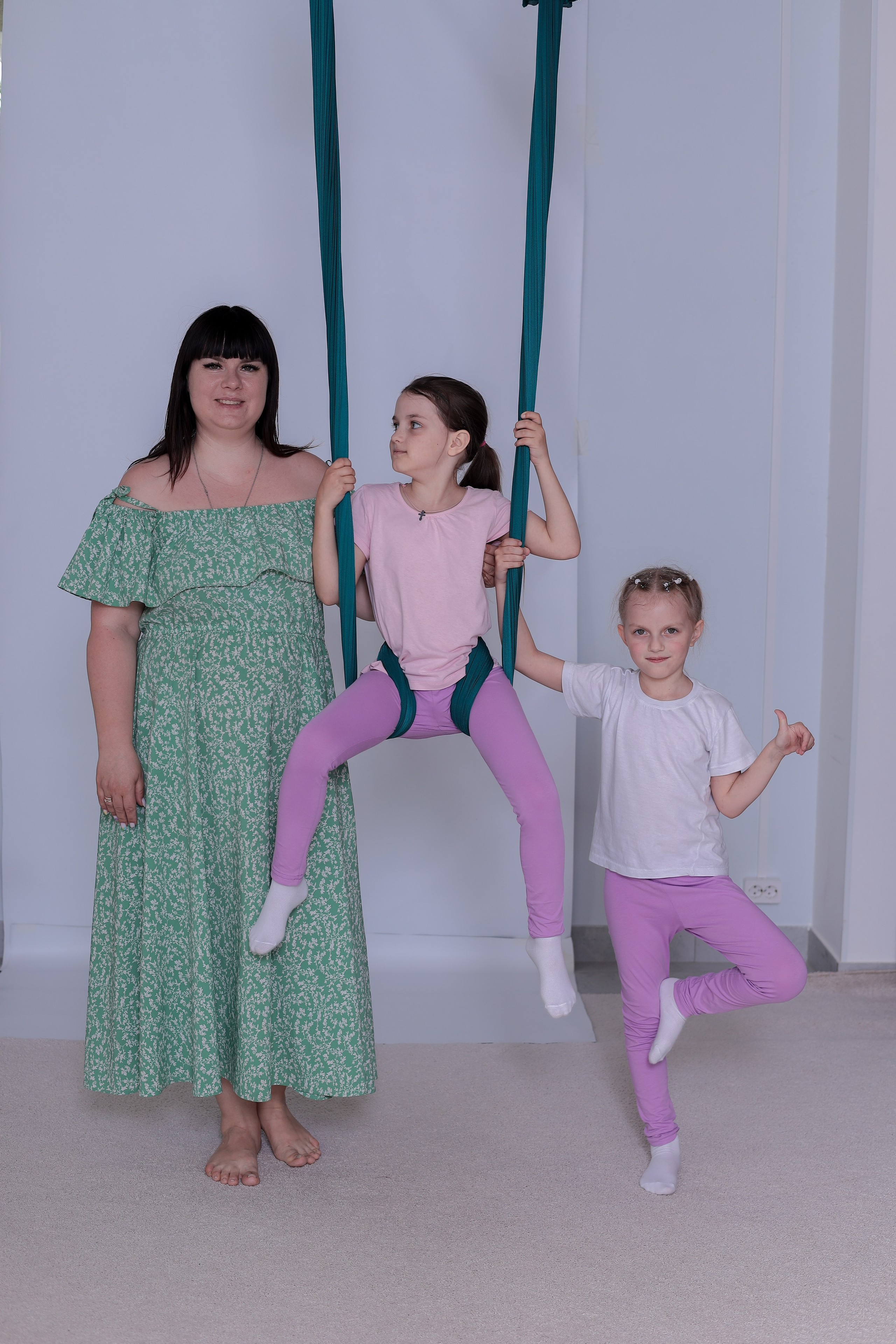 Детская аэройога. Фотограф Надршина Лилия