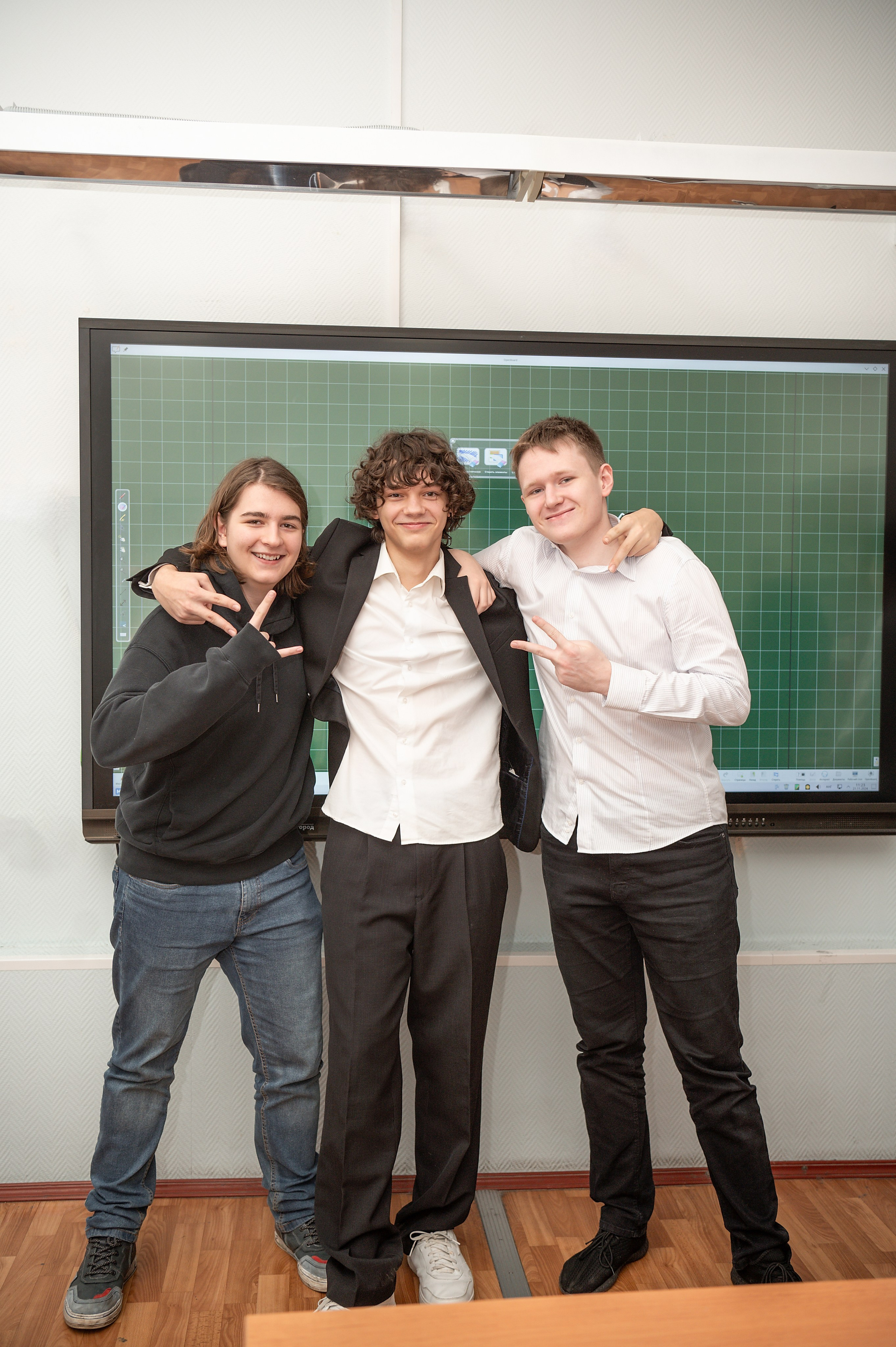 Фотосессия в классе и на территории школы. 9-М класс Школа 1568. Детский и семейный фотограф г. Москва Оксана Катаджи