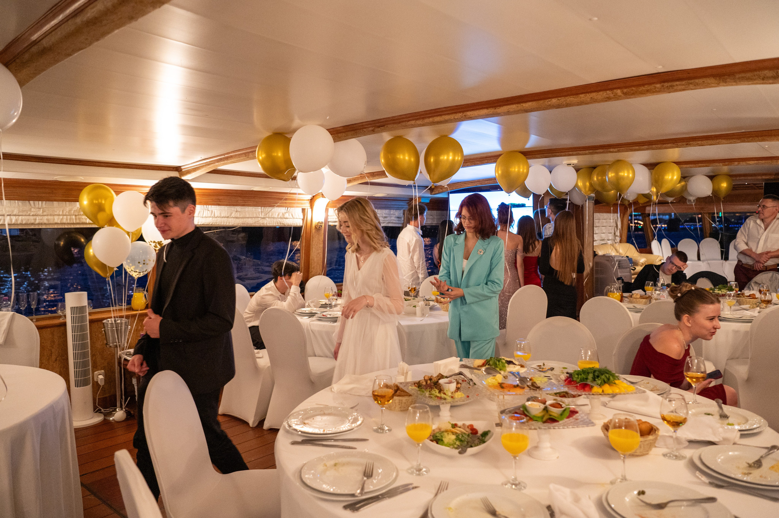 Выпускной вечер 11 класс на теплоходе. Детский и семейный фотограф г. Москва Оксана Катаджи