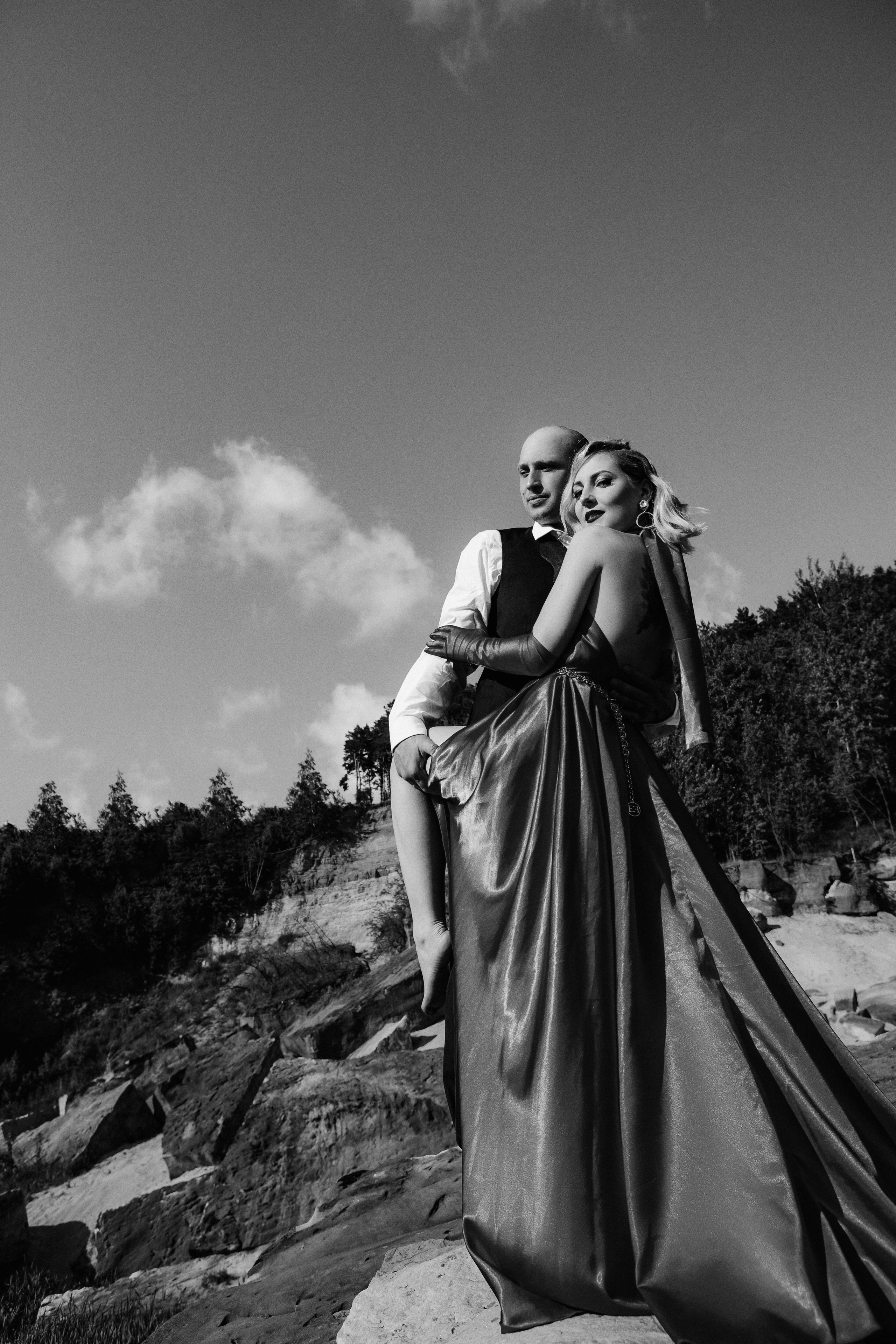 Фотосессия пары в горах карьерах