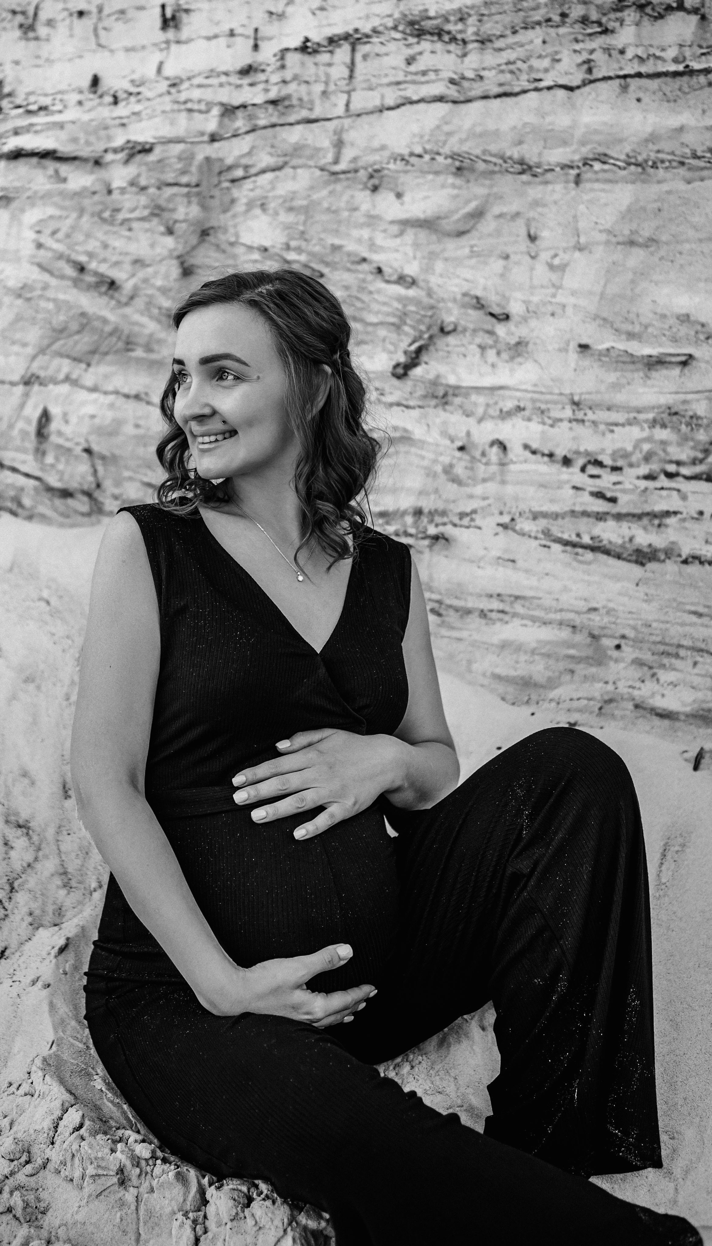 Беременная серно-белое фото