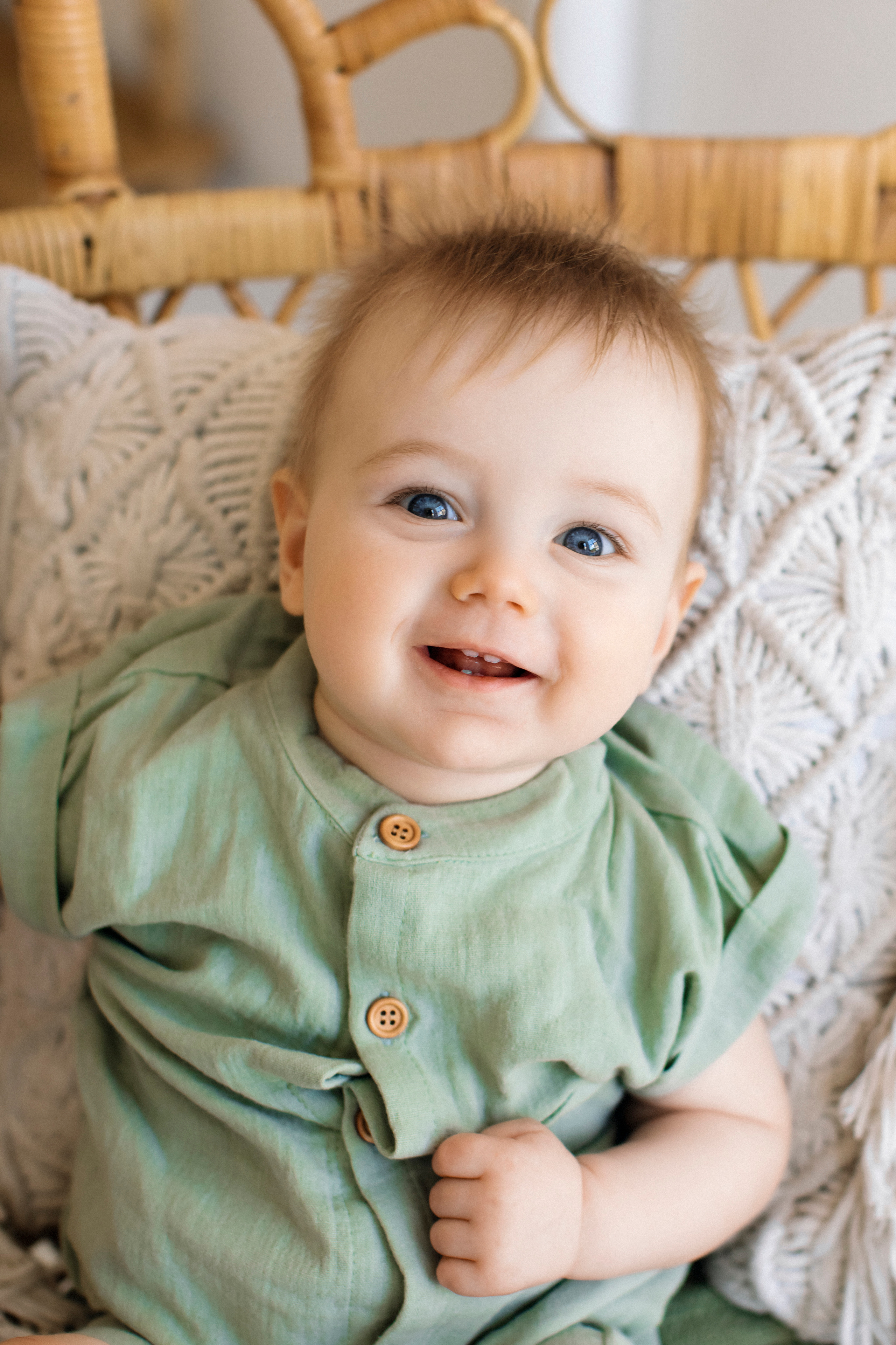 Малыш смеется детская фотосессия 