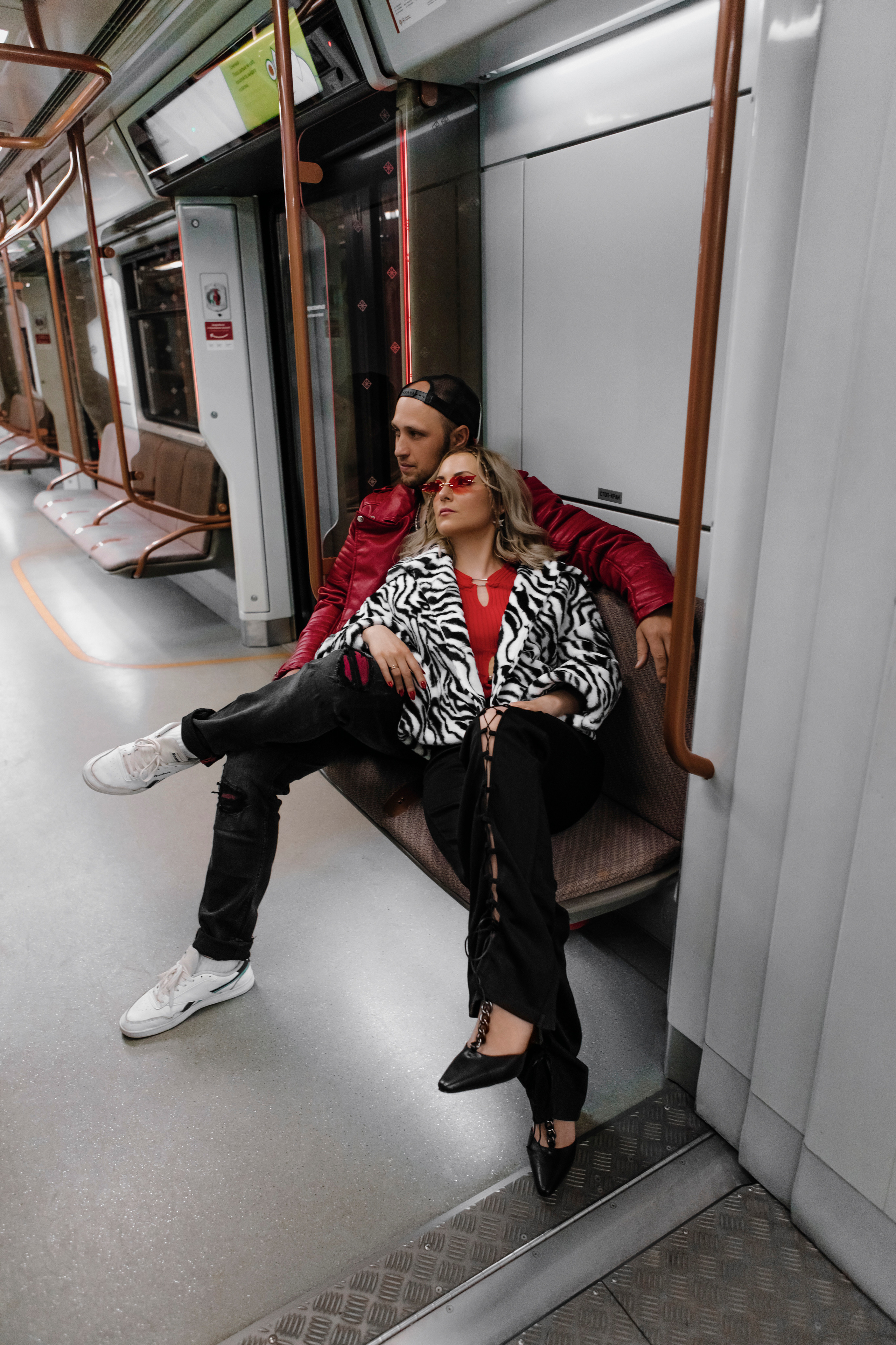 Лавстори в метро. Фотограф в Москве Ольга Сатони