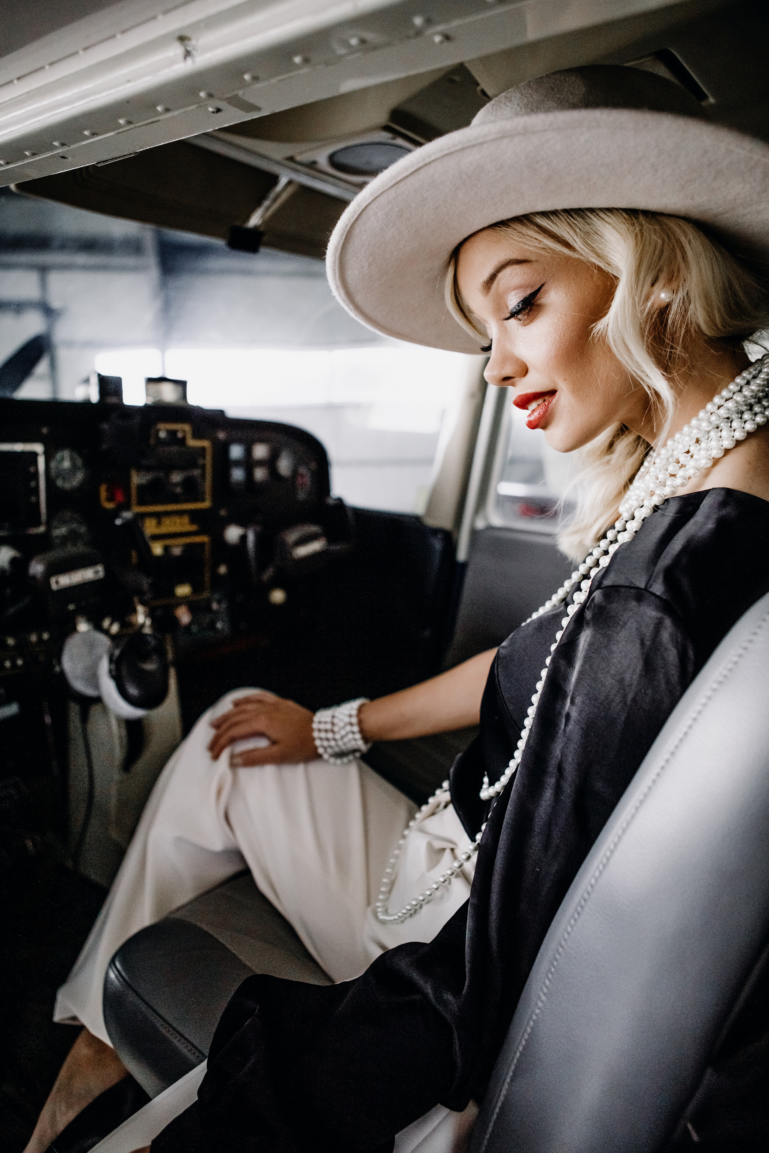 Съемка на аэродроме с самолетом. Фотограф в Москве Ольга Сатони