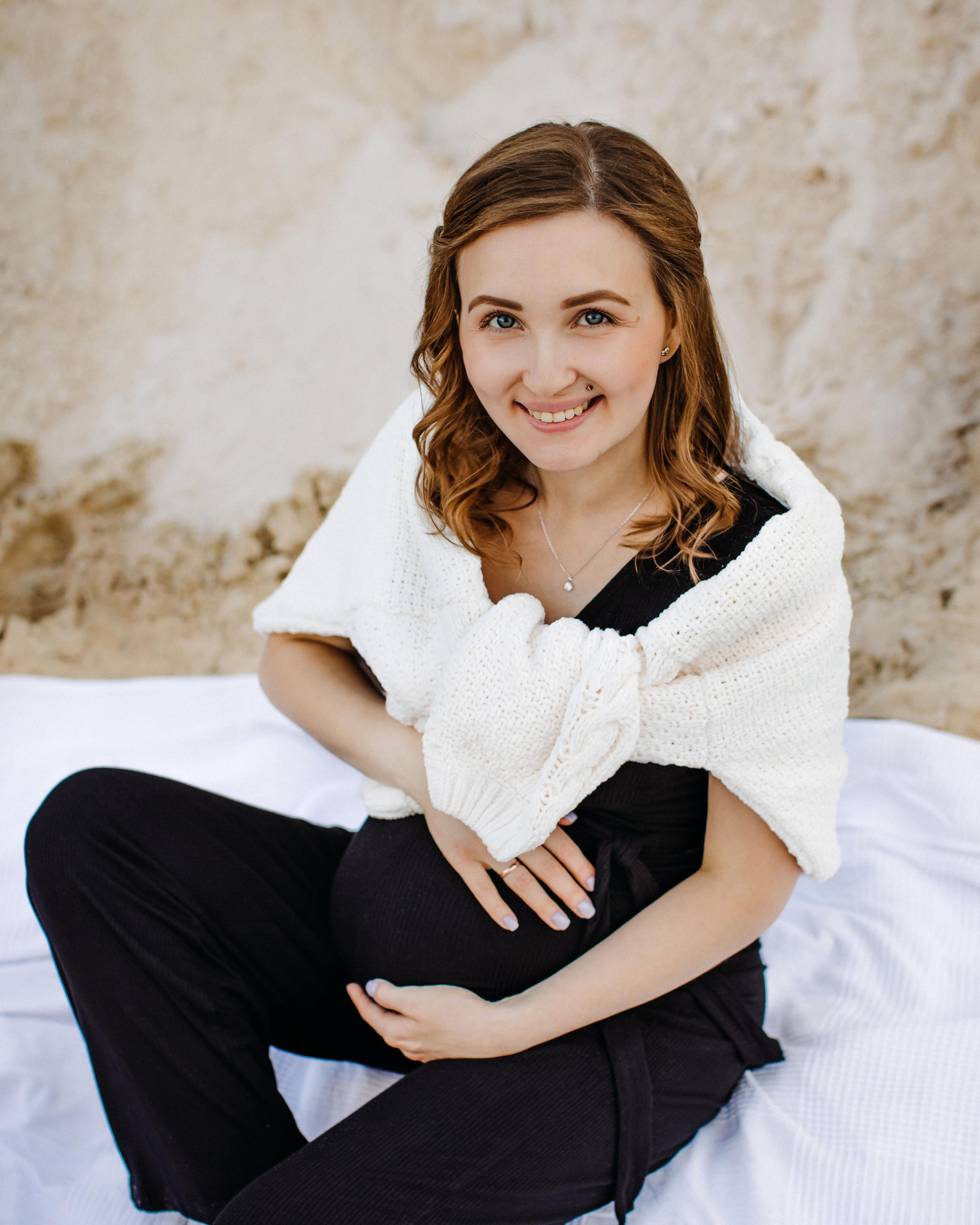 Беременная в карьере Лыткарино в белом свитере