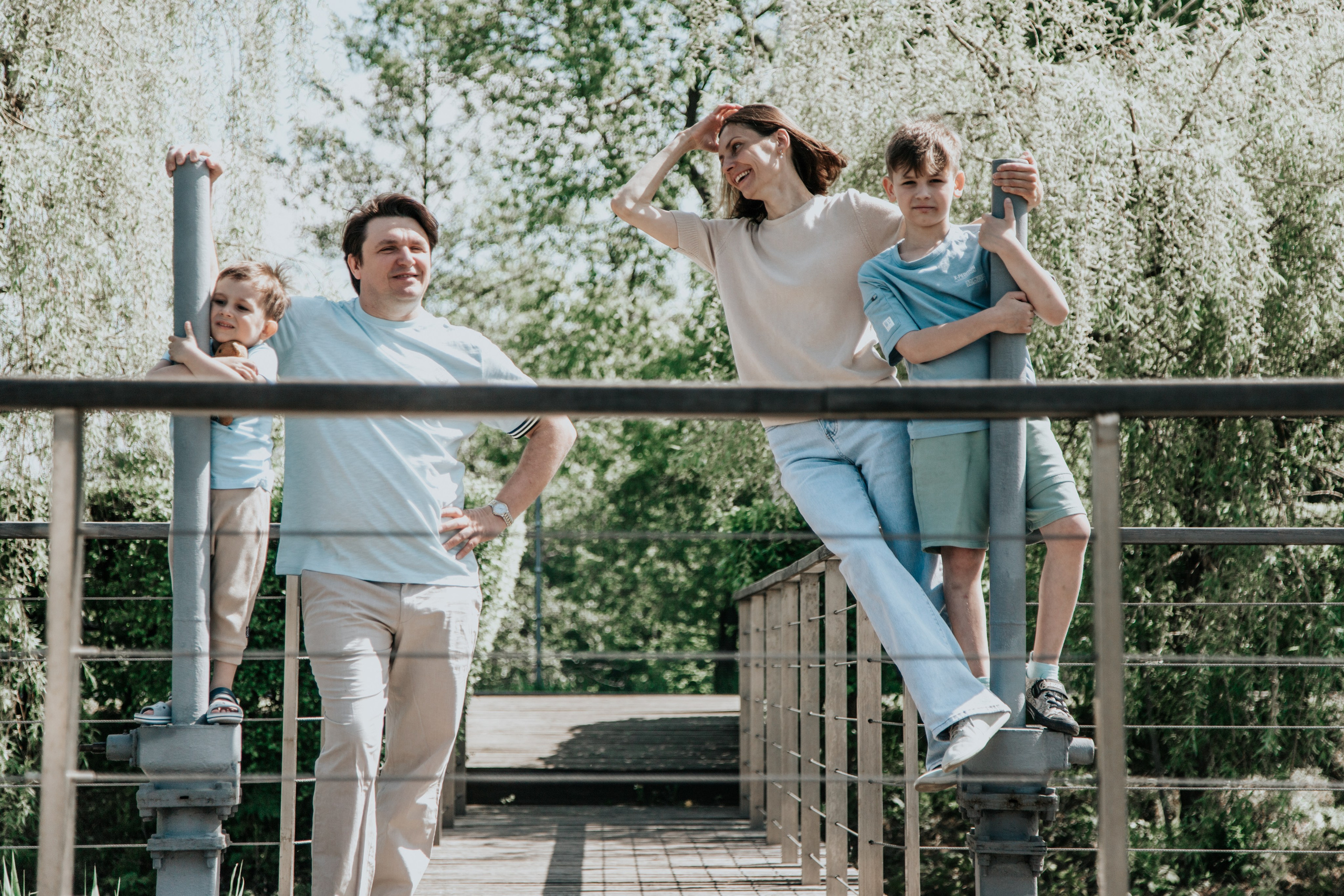 Папа, мама + два сына (в парке). Фотограф текстиля в Москве Ольга Иванова