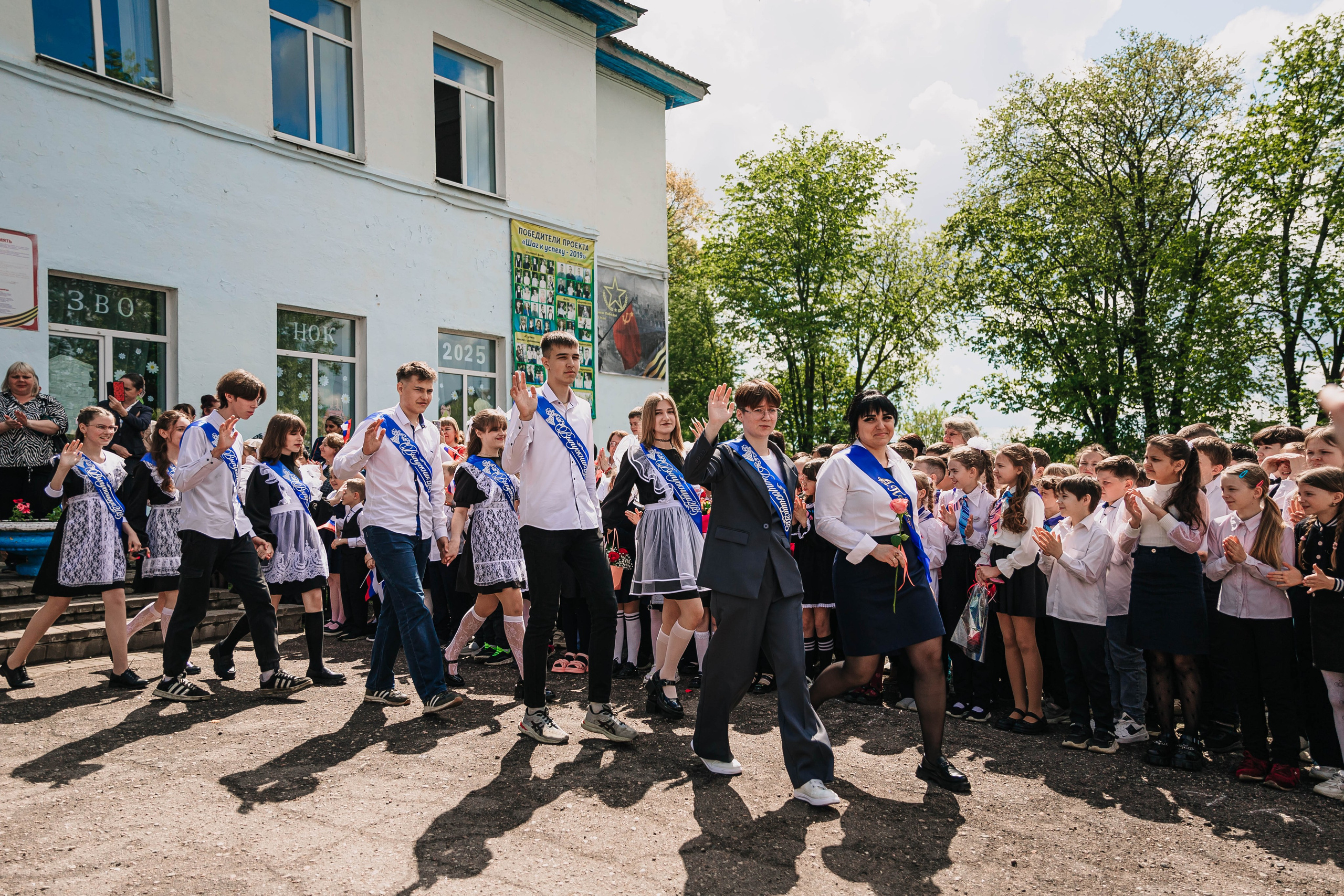 Последний звонок 9А класс МБОУ СОШ № 5 им. В. В. Смирнова, г. Невель. Фотограф Дарья Маташкова