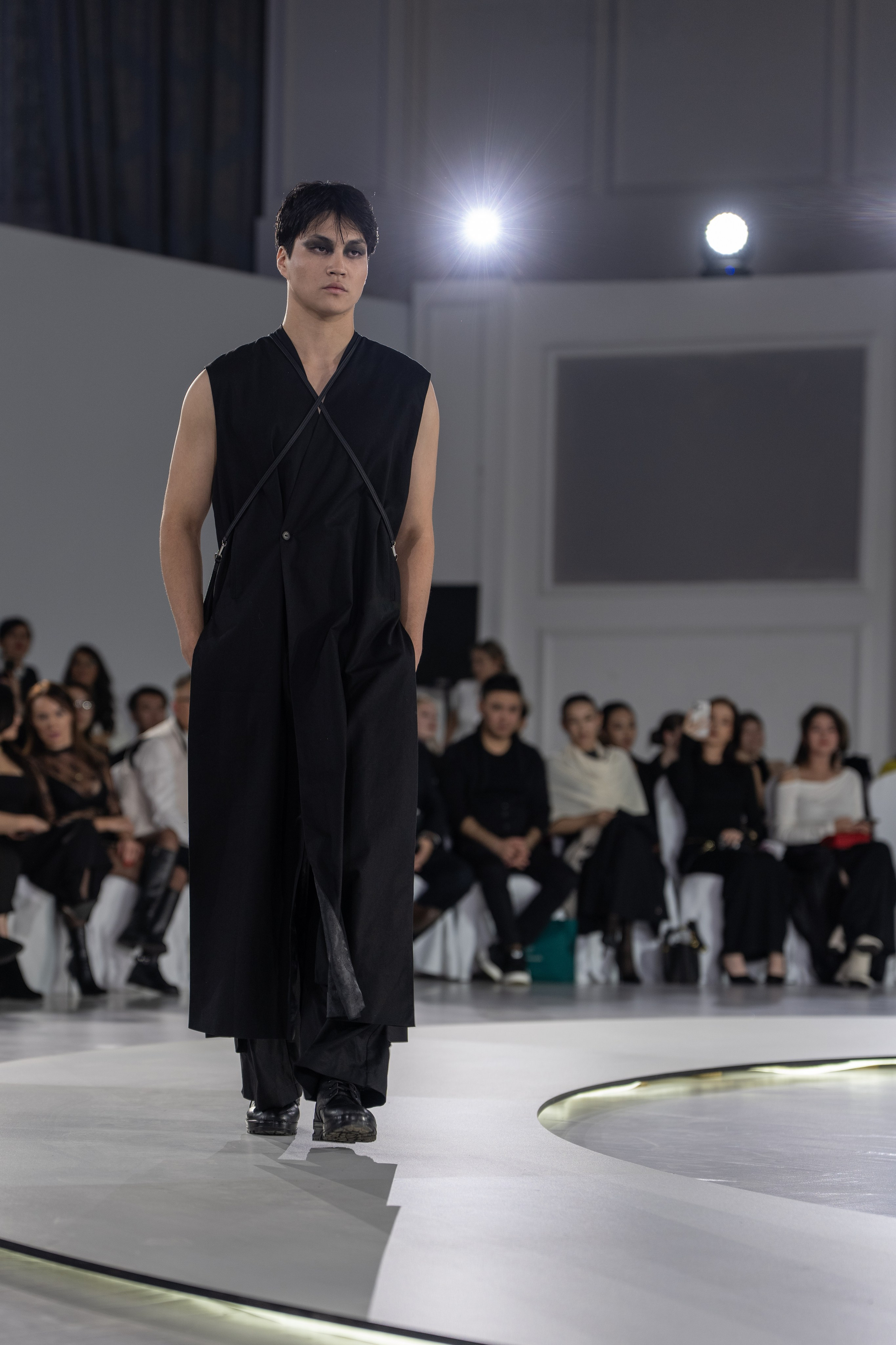 Dwsigner Nazar Almazbekov. Сайт Алматинского НЮ АРТ, будуар и фэшн фотографа Дениса Карпенко