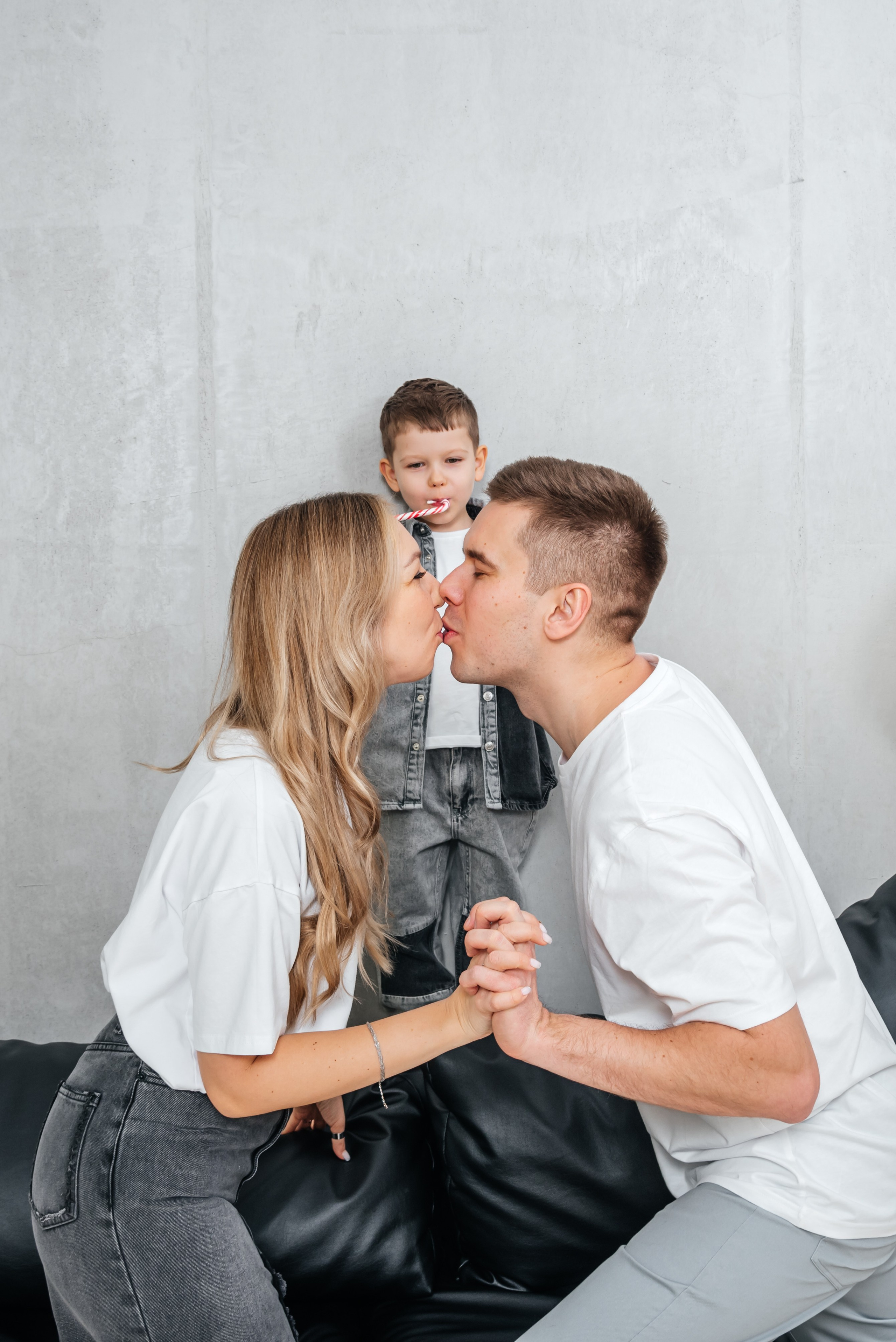 семейная фотосессия в студии, семейная фотосессия в студии с детьми, фотосессия с детьми, семейная фотосессия в студии идеи, детский фотограф москва, детский фотограф, семейный фотограф москва, фотосъемка с детьми в студии