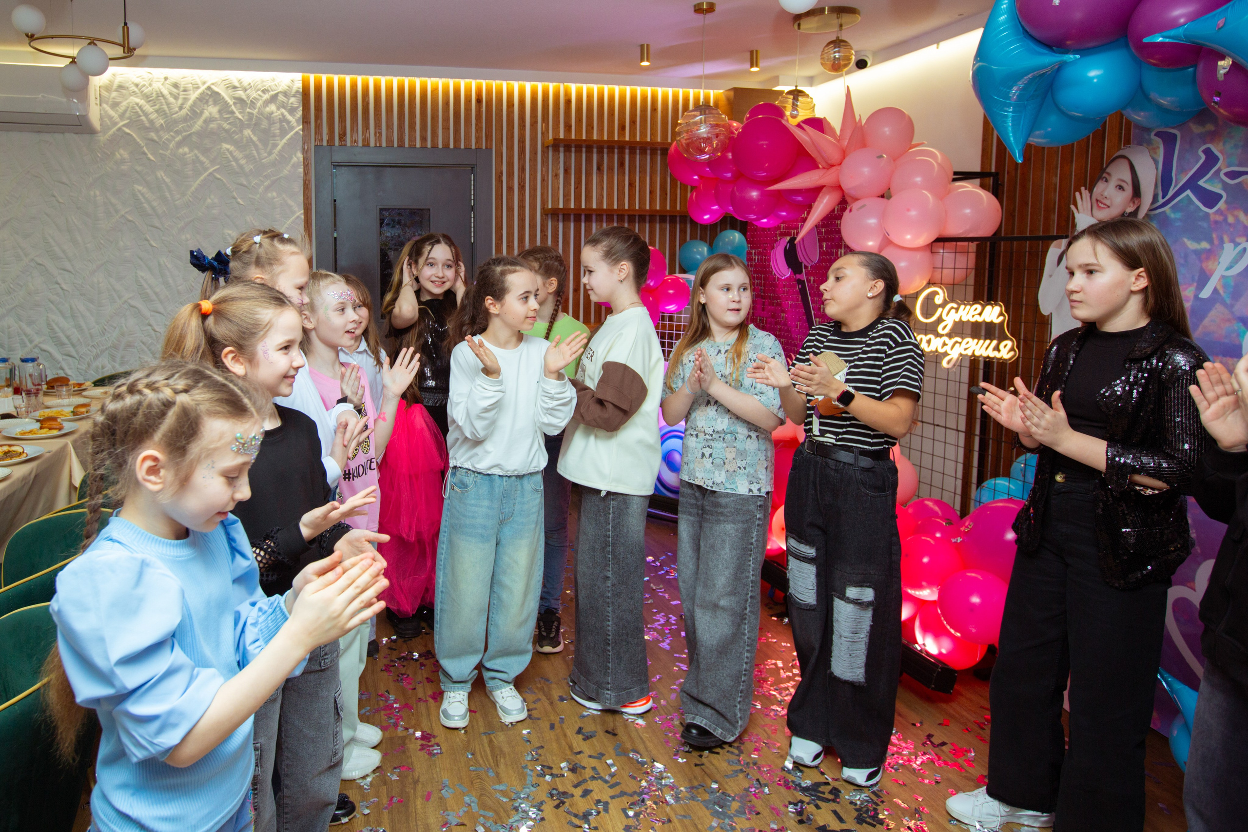 День рождения Ульяны. Фотограф Антонина Свешникова. ВЫПУСКНЫЕ ФОТОКНИГИ для детских садов и школ. Москва, Владимир