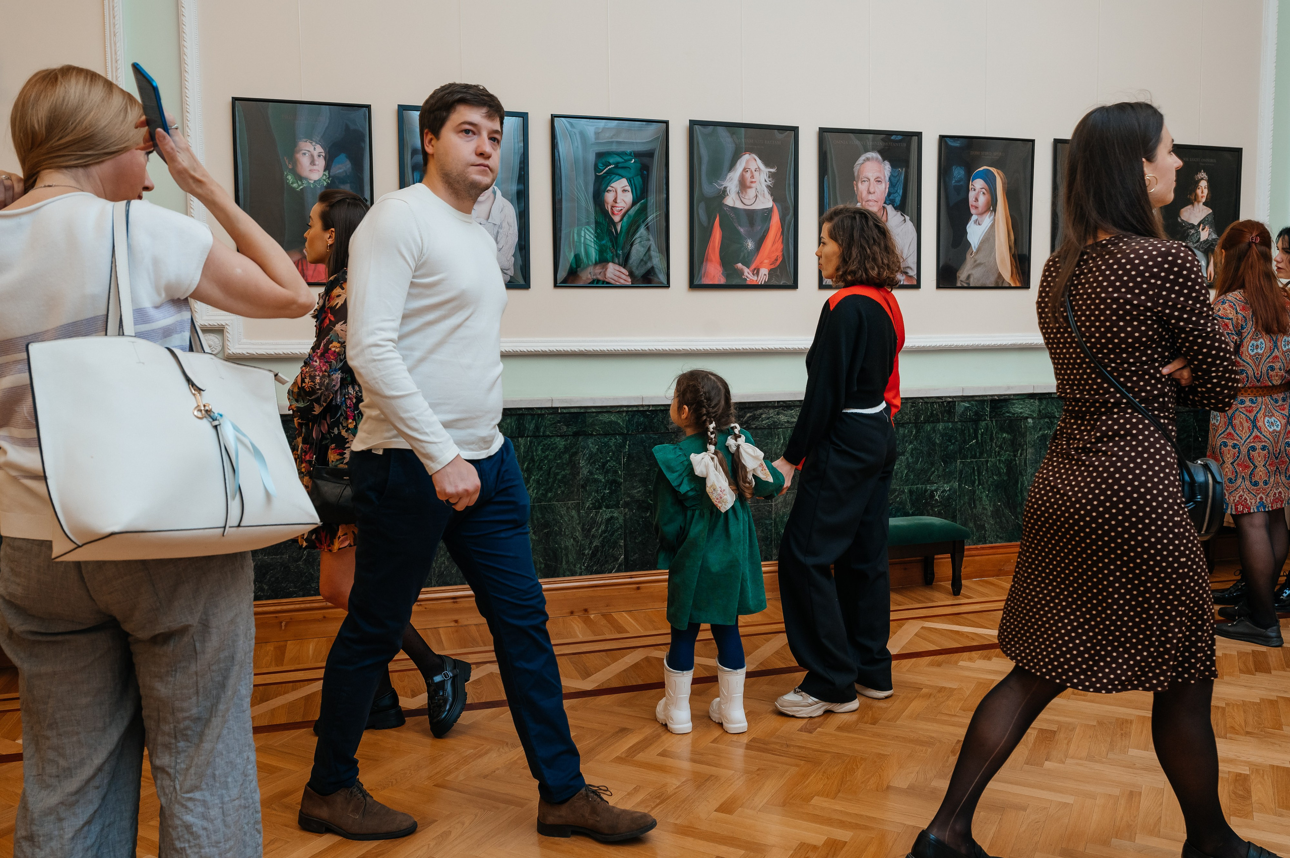 Открытие выставки Кати Васильевой в Молодежном театре. Wedding and family photographer USA